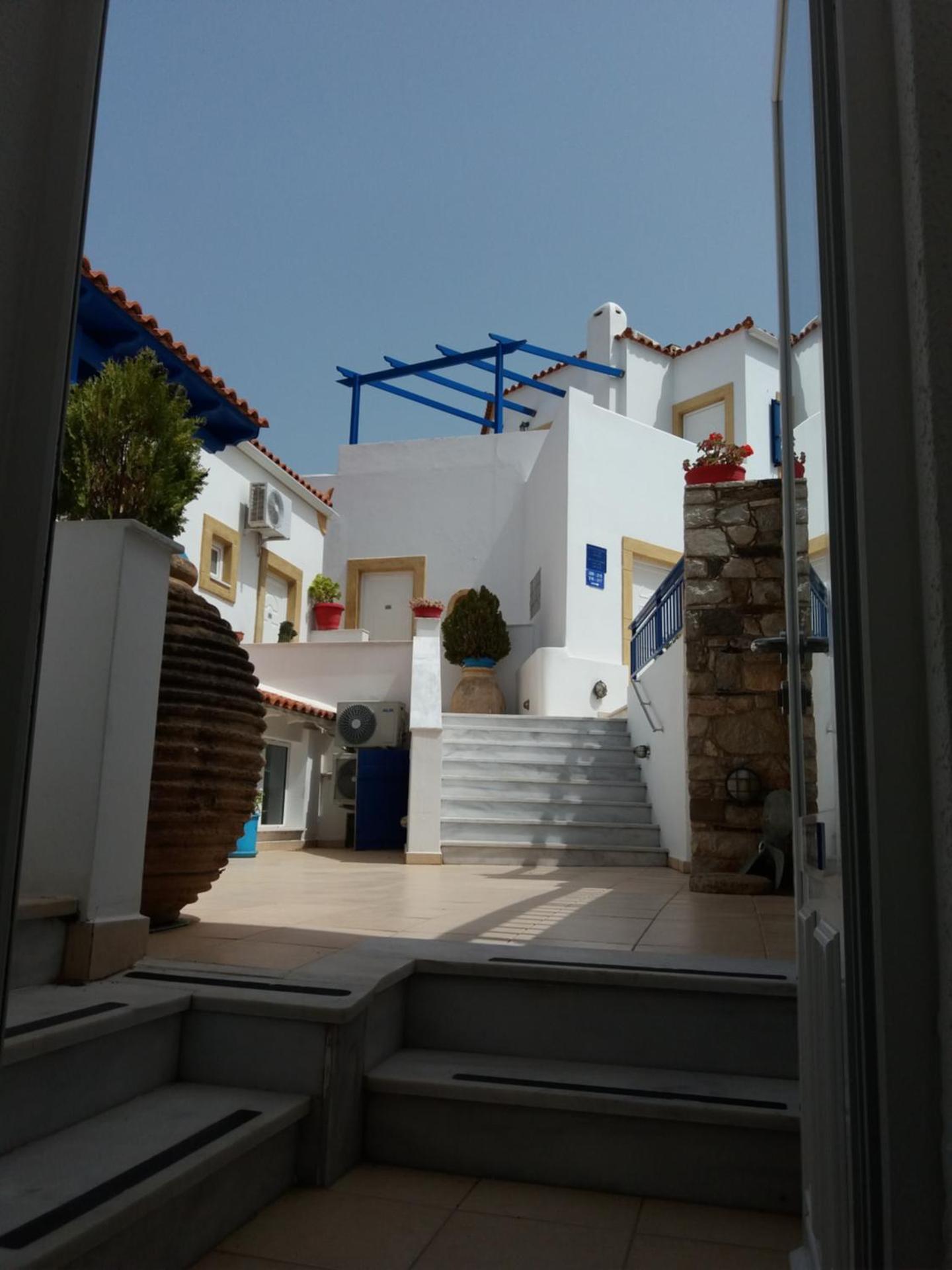 Venardos Hotel - Photo 65
