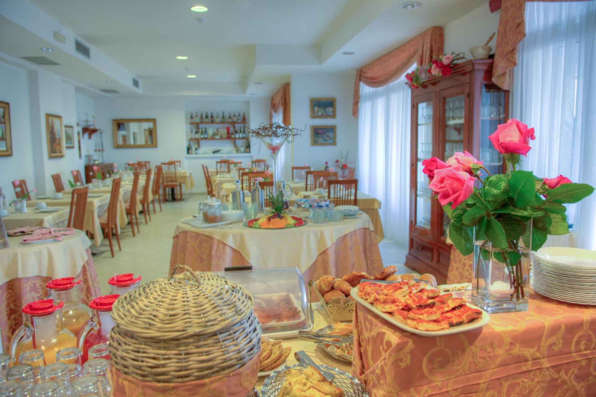 Hotel Noris - Photo 48