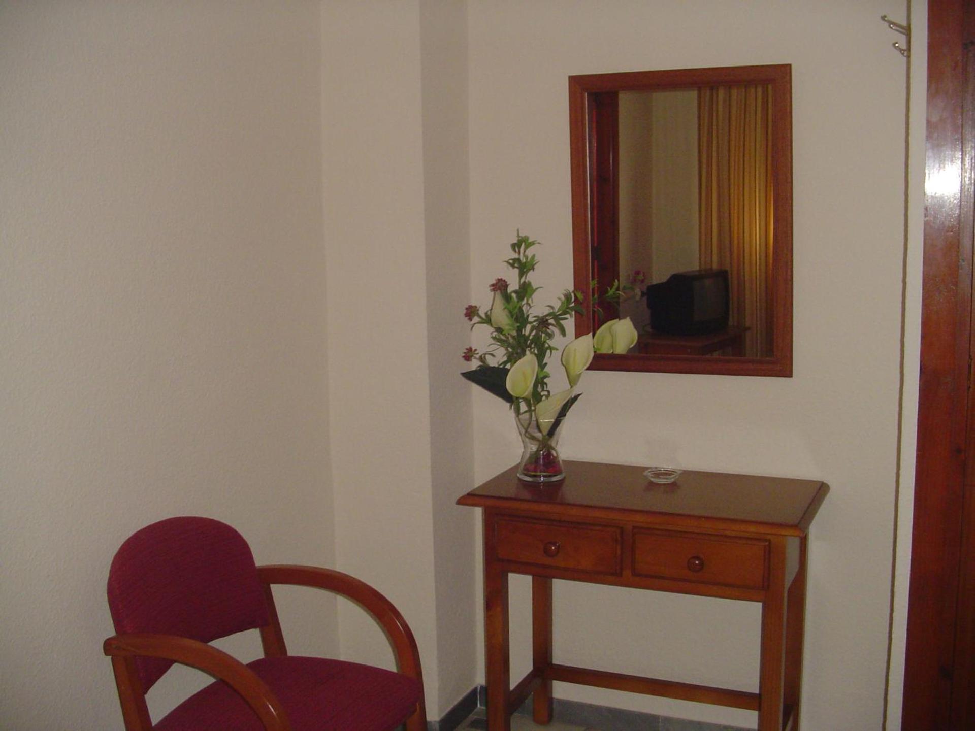 Hostal Cabrera - Photo 2