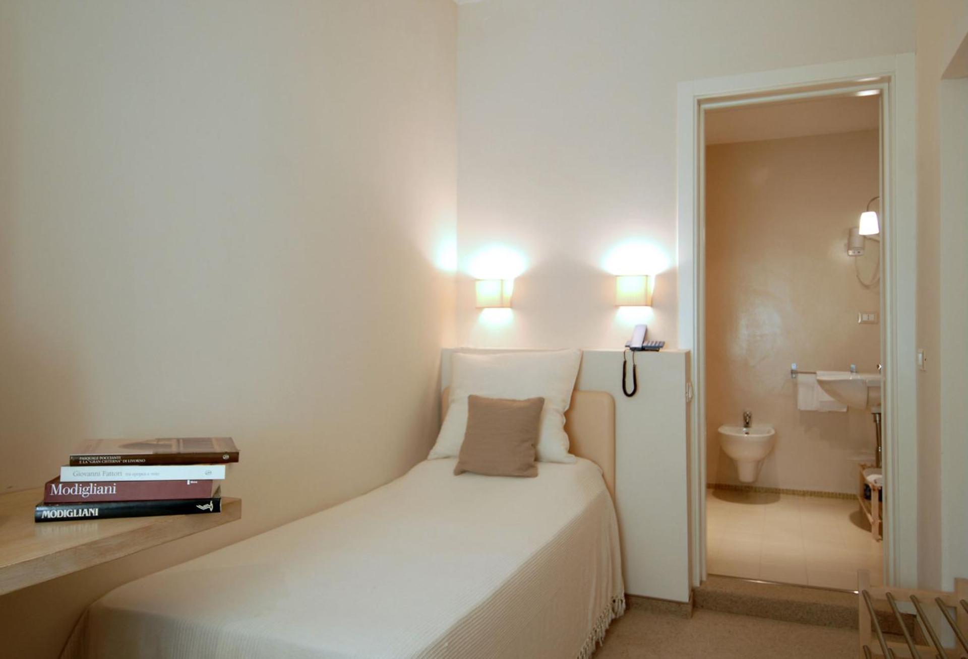Hotel Touring - Photo 2