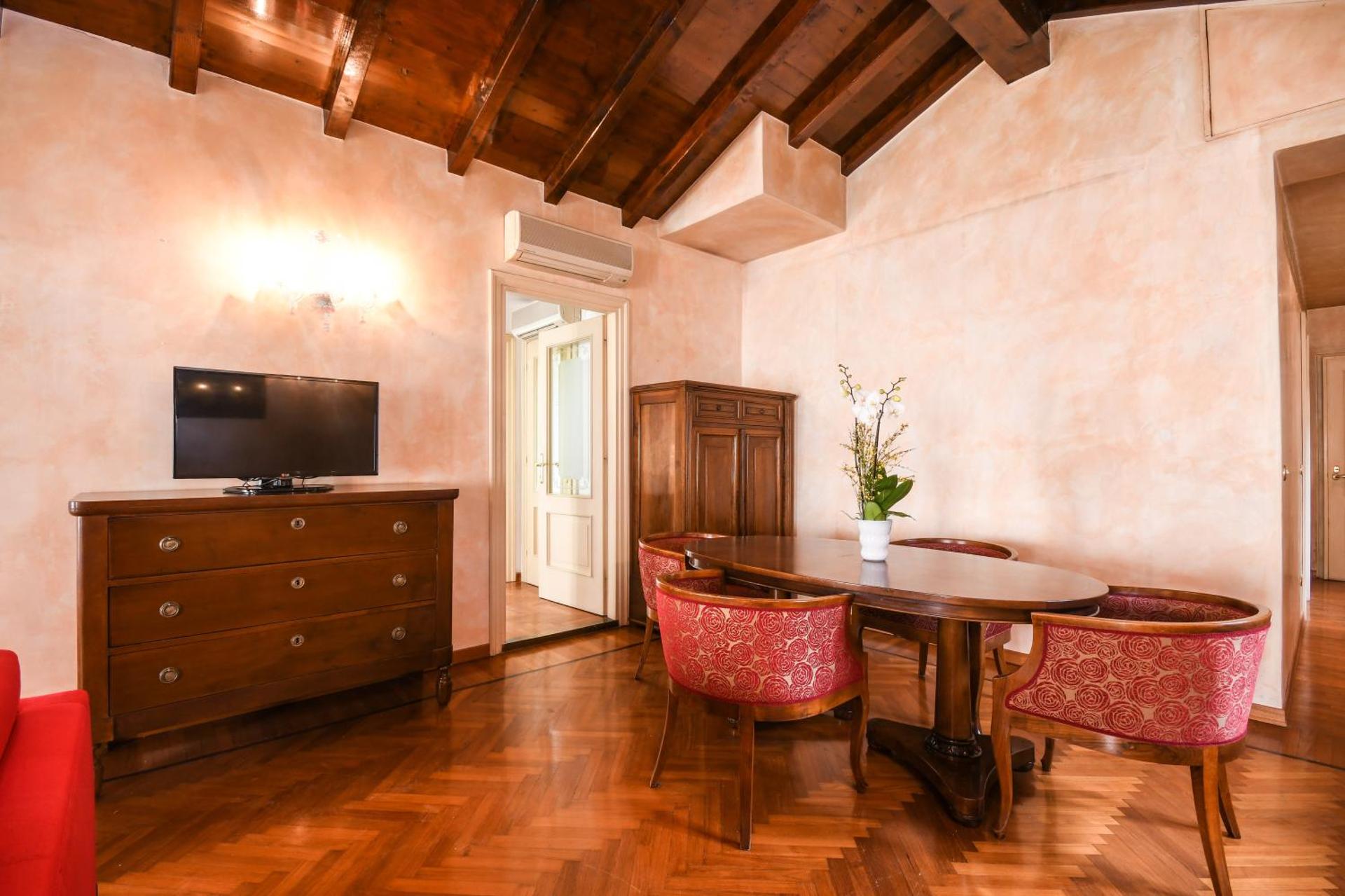 Hotel Vittoria - Photo 104