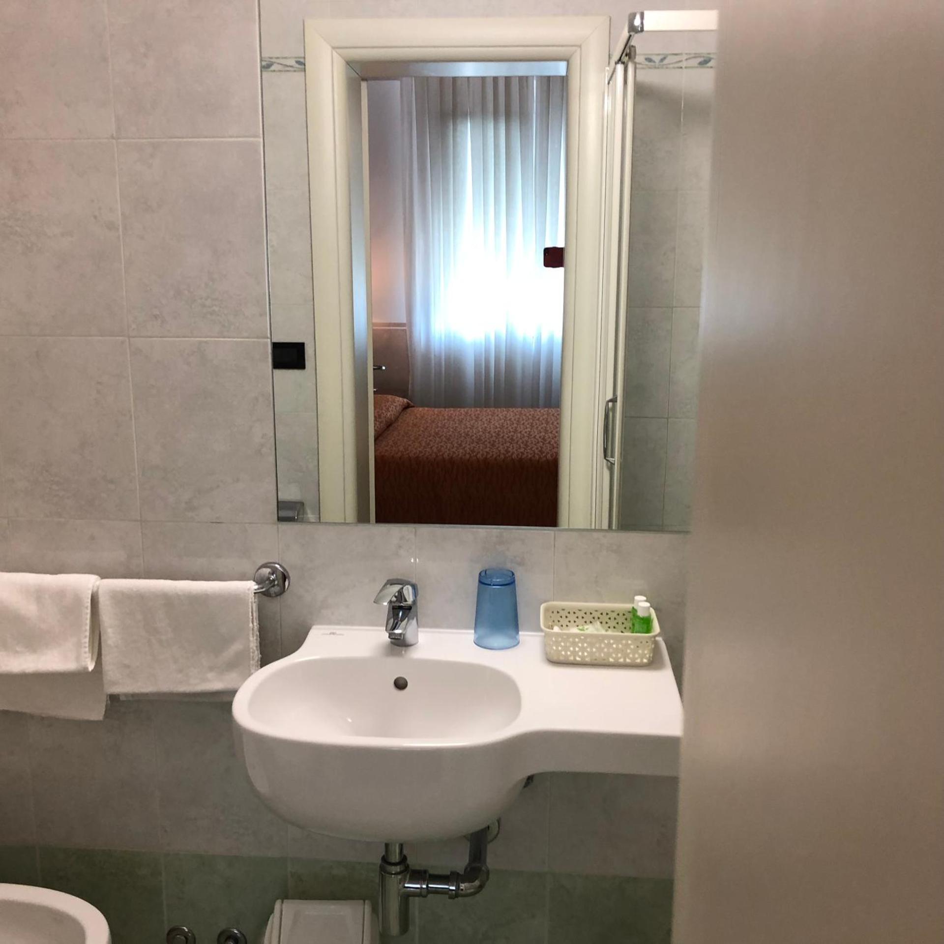 Hotel Victoria - Photo 46