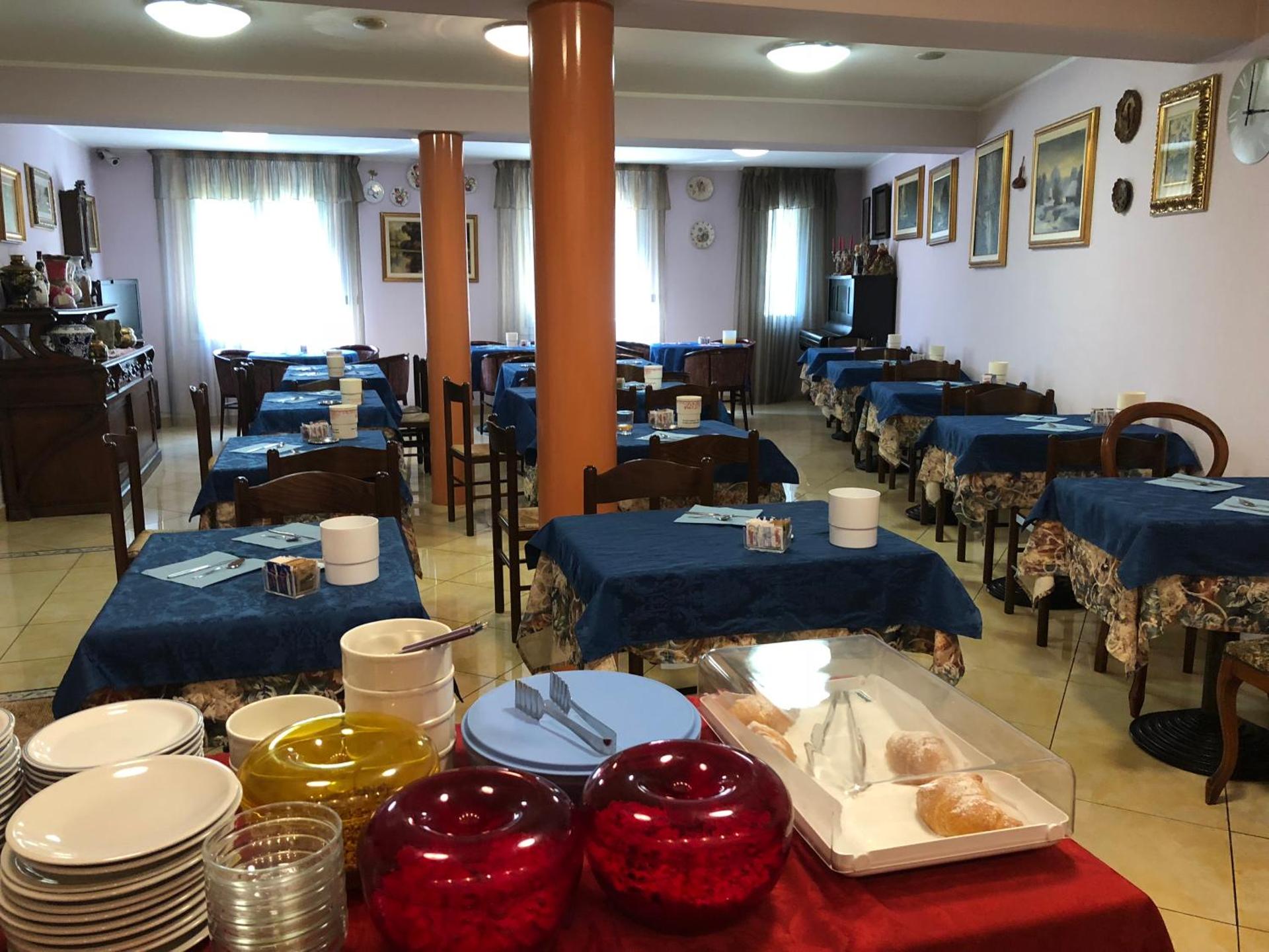 Hotel Victoria - Photo 10