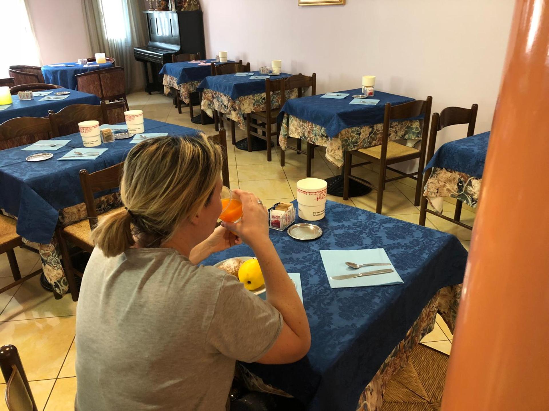 Hotel Victoria - Photo 11