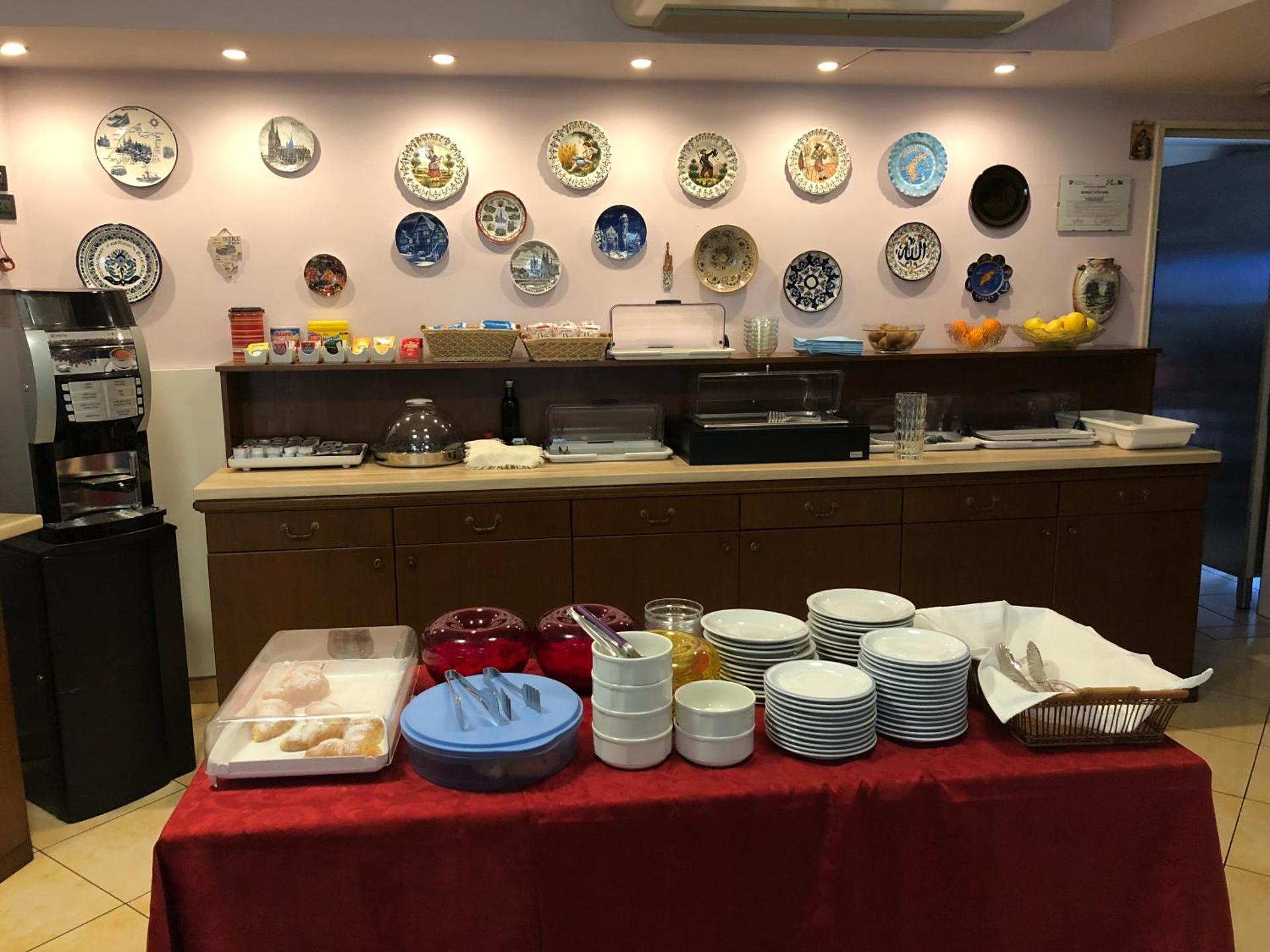 Hotel Victoria - Photo 13