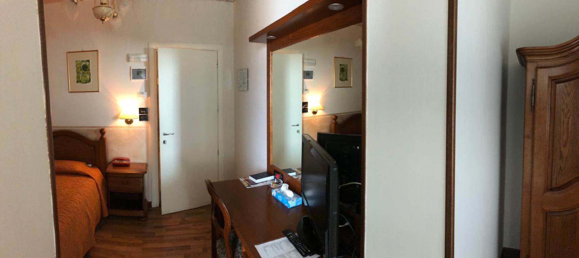 Hotel Victoria - Photo 5