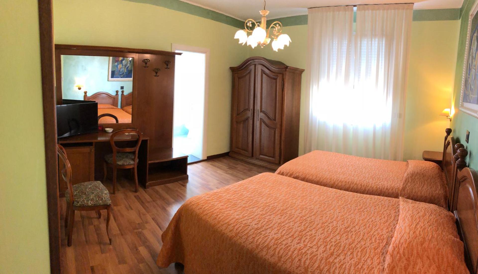 Hotel Victoria - Photo 31