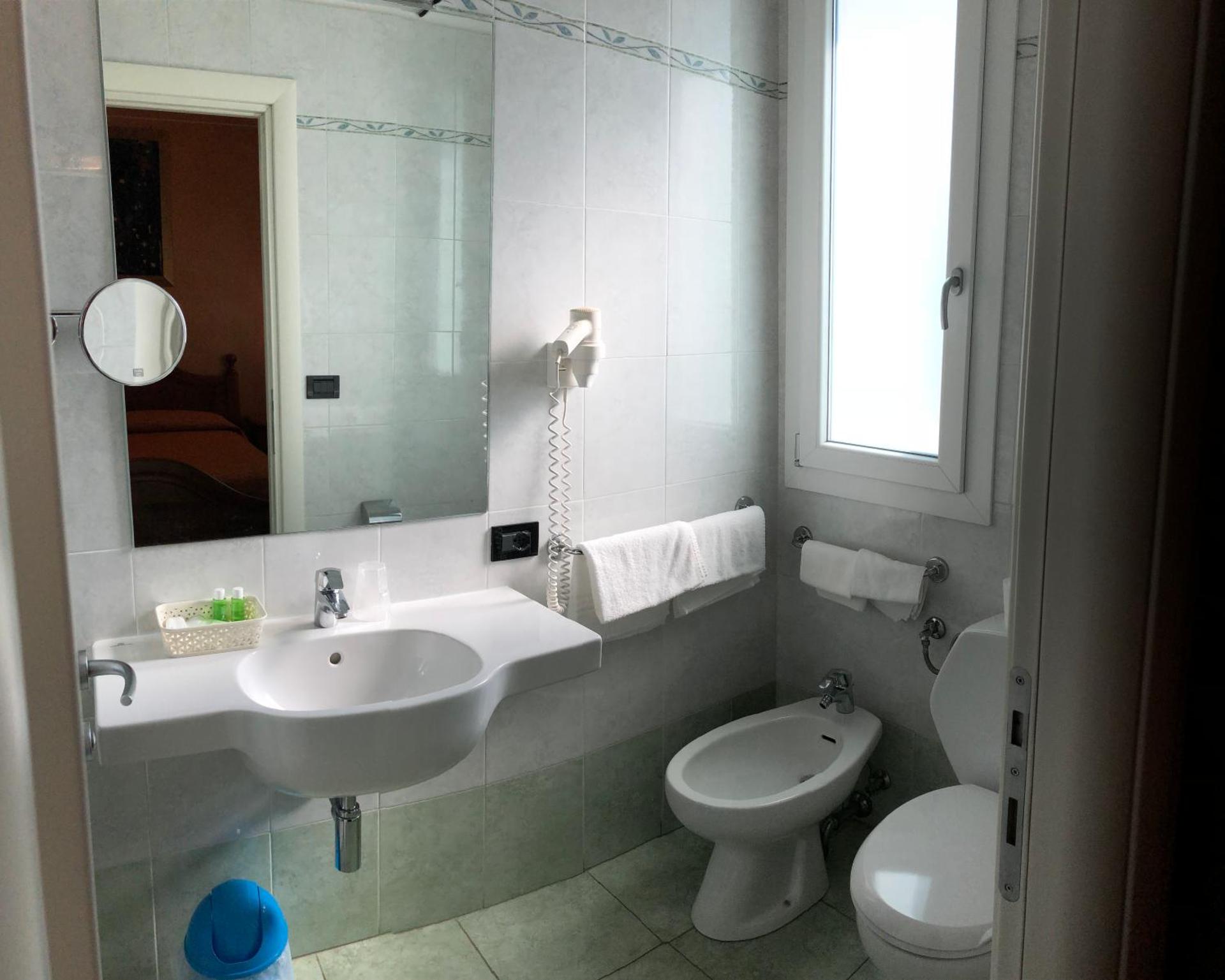 Hotel Victoria - Photo 4