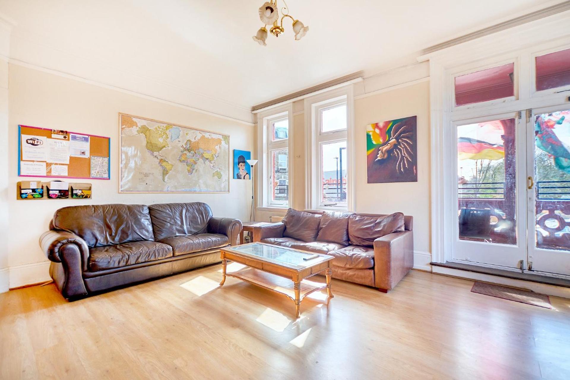 Hootananny Hostel - Photo 11