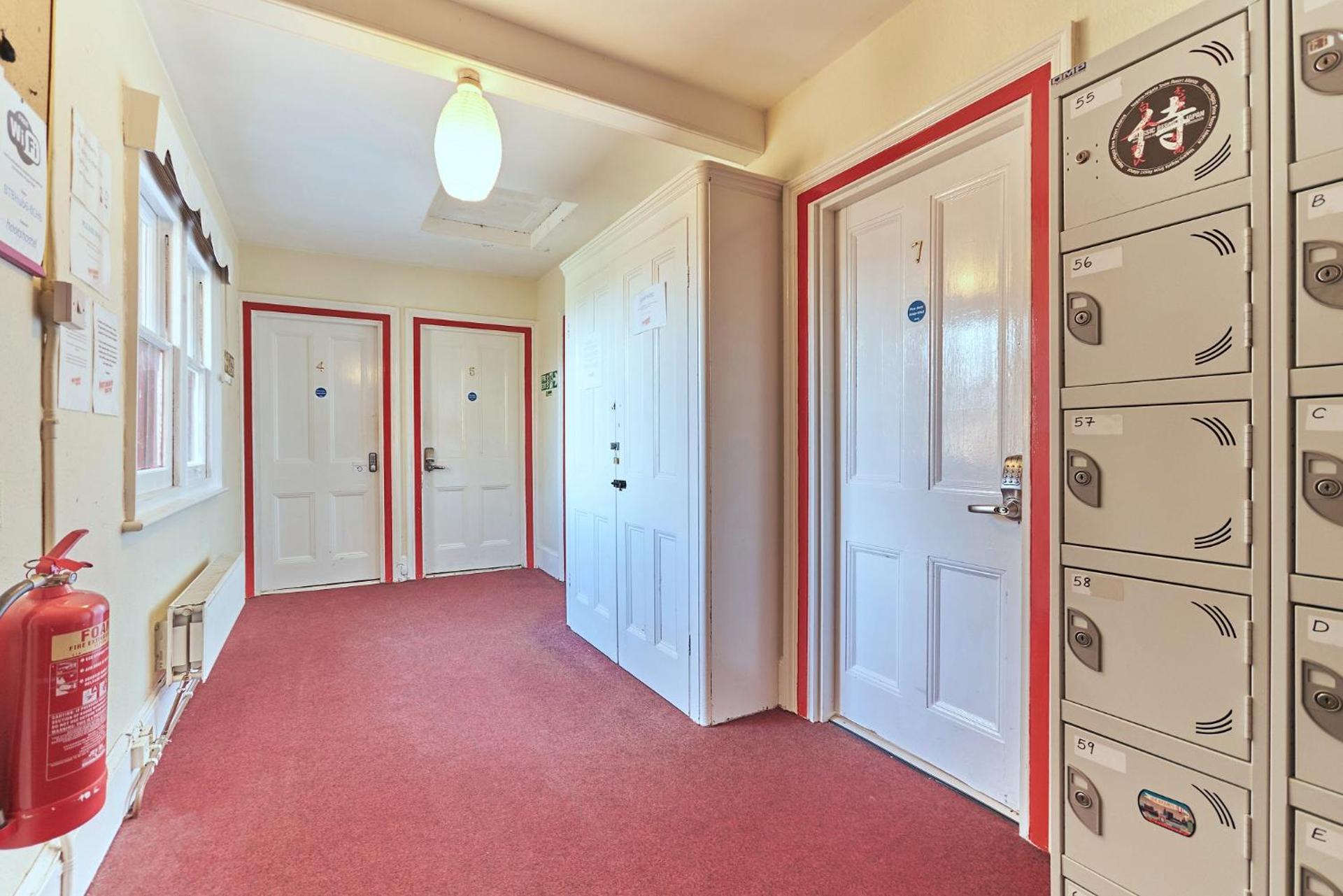 Hootananny Hostel - Photo 9