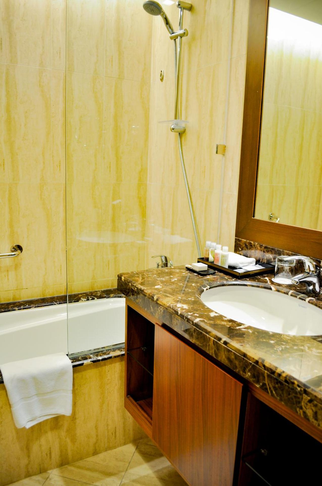 La Suite Dubai Hotel & Apartments - Photo 31