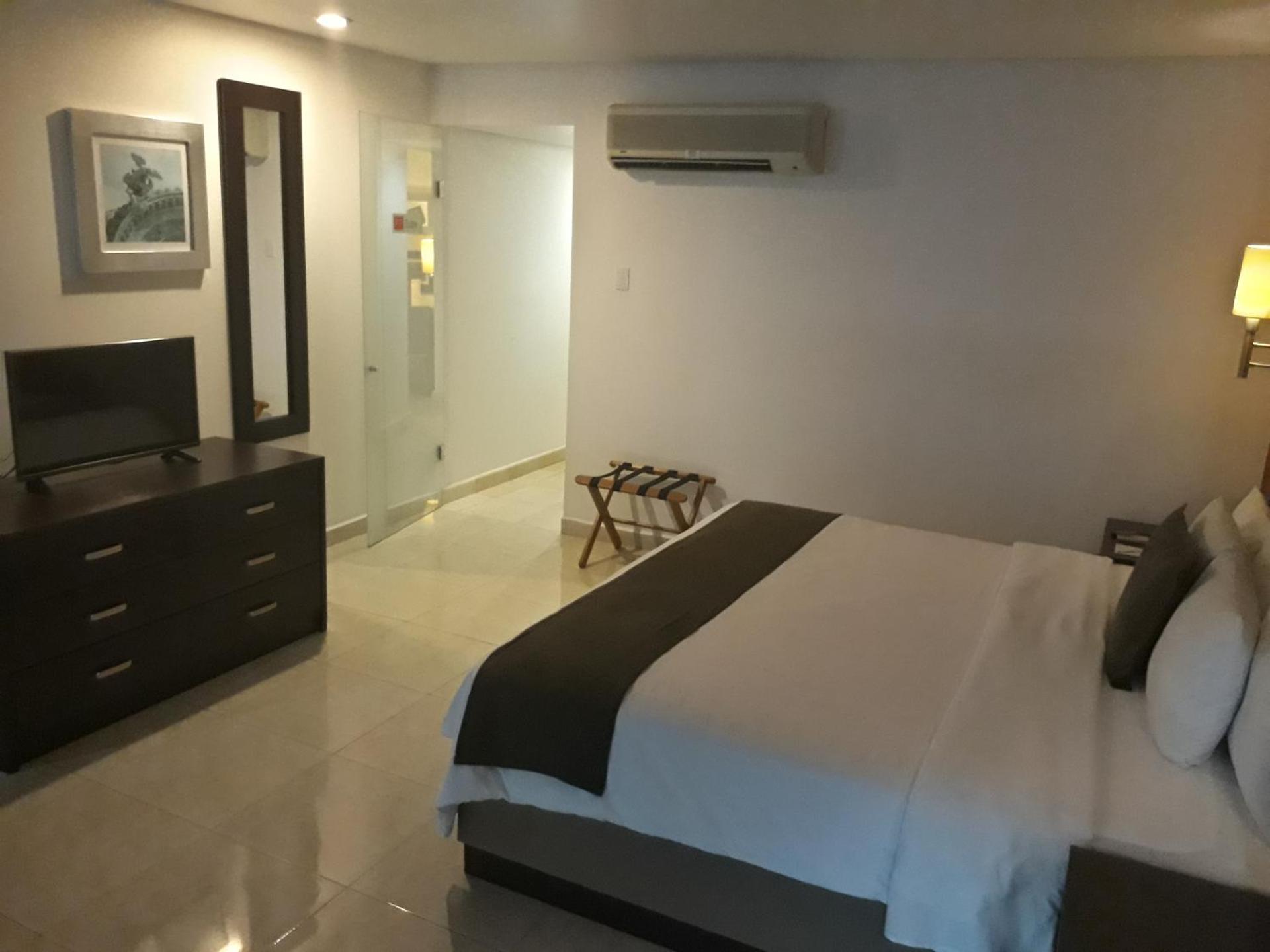 Hotel & Suites PF - Photo 61