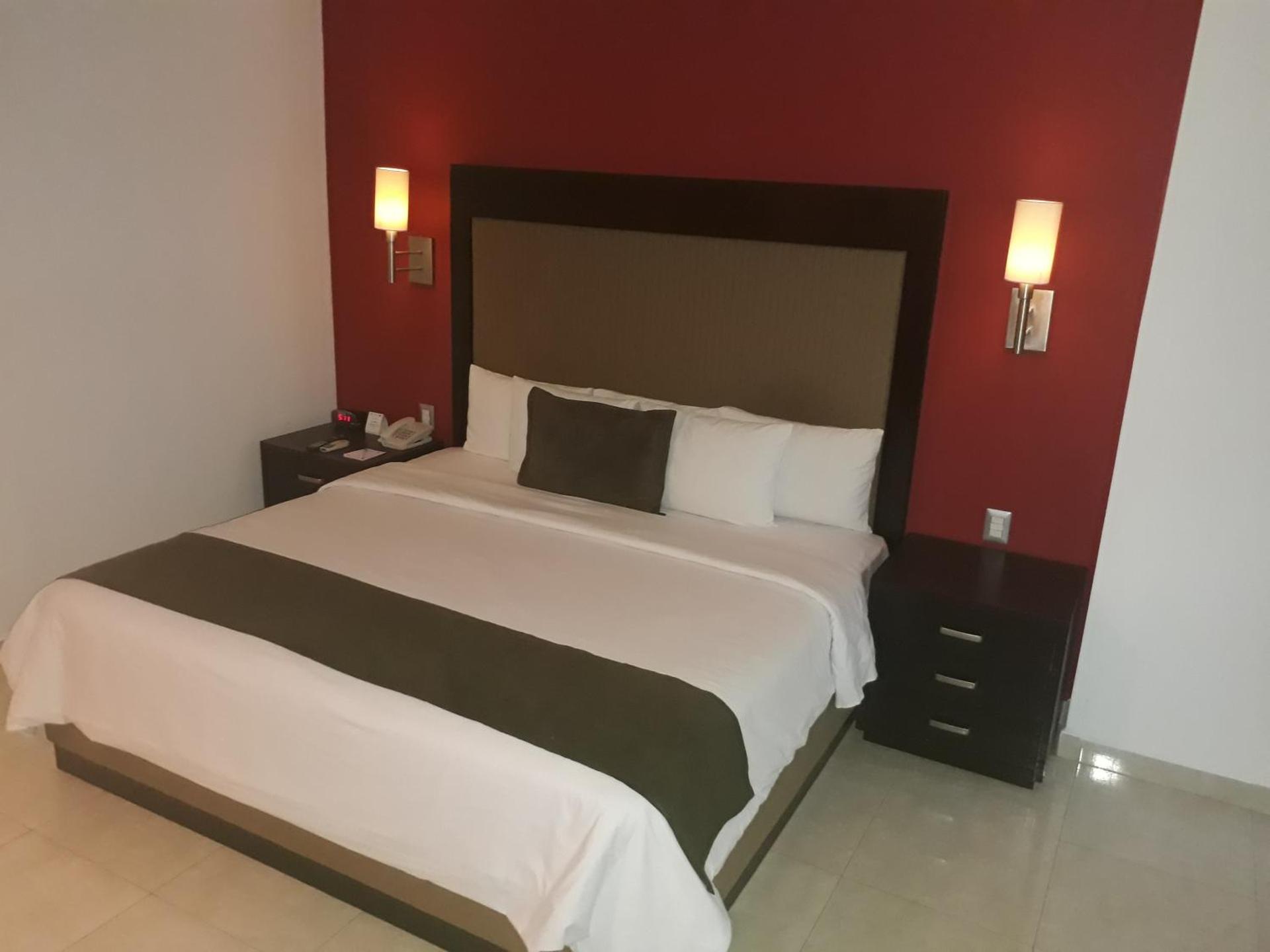 Hotel & Suites PF - Photo 60