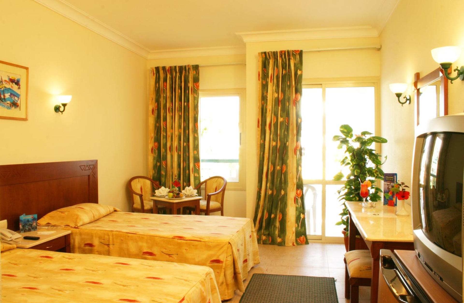 Falcon Hills Hotel - Photo 40