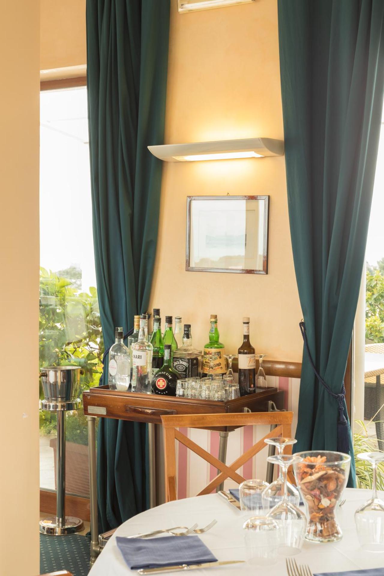 Hotel La Baia - Photo 80