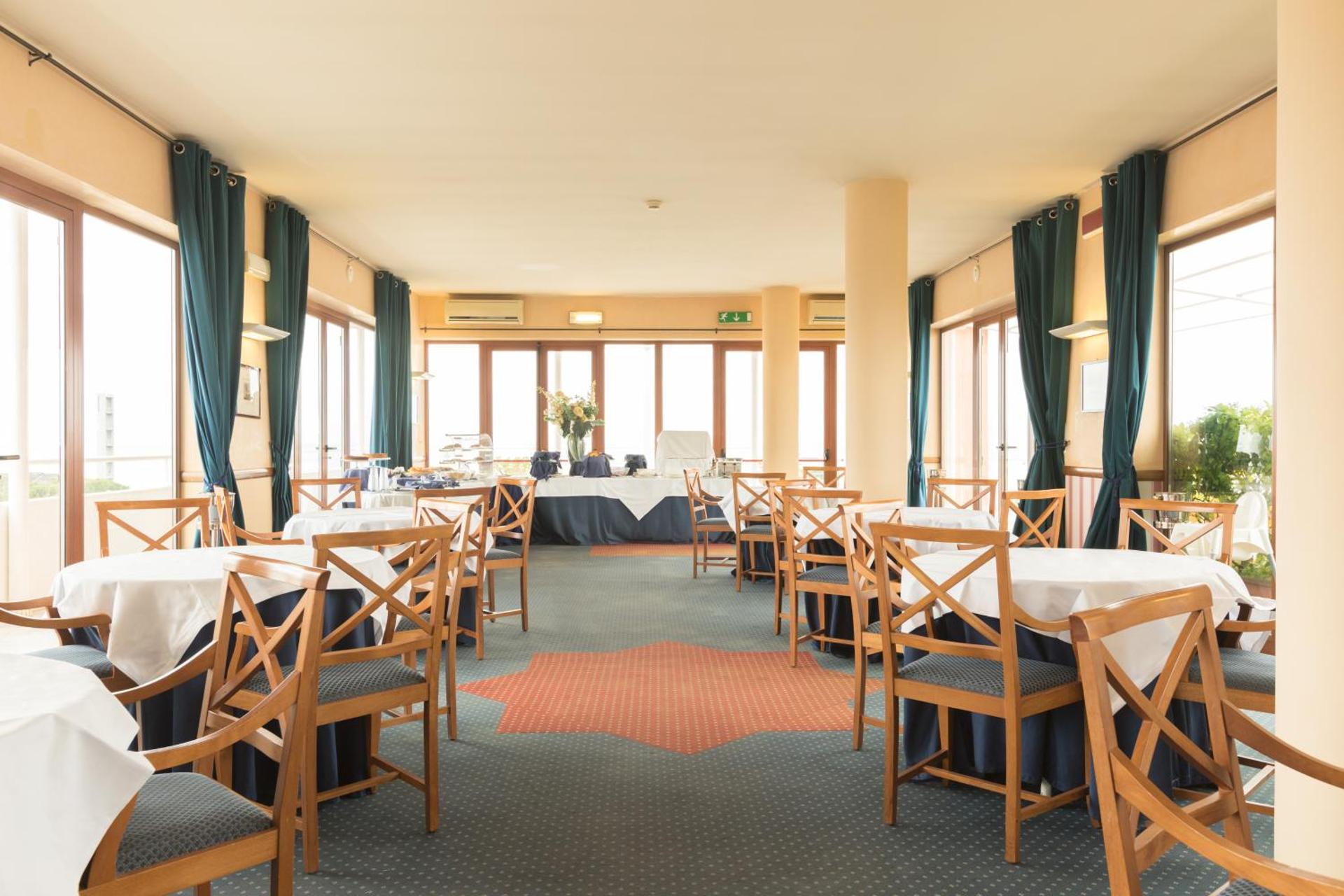 Hotel La Baia - Photo 22