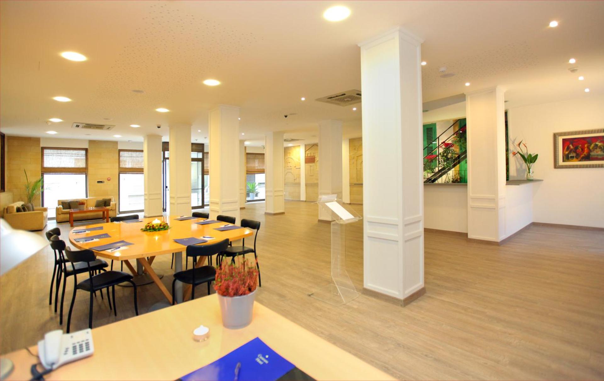 Centrum Hotel - City Center - Photo 8