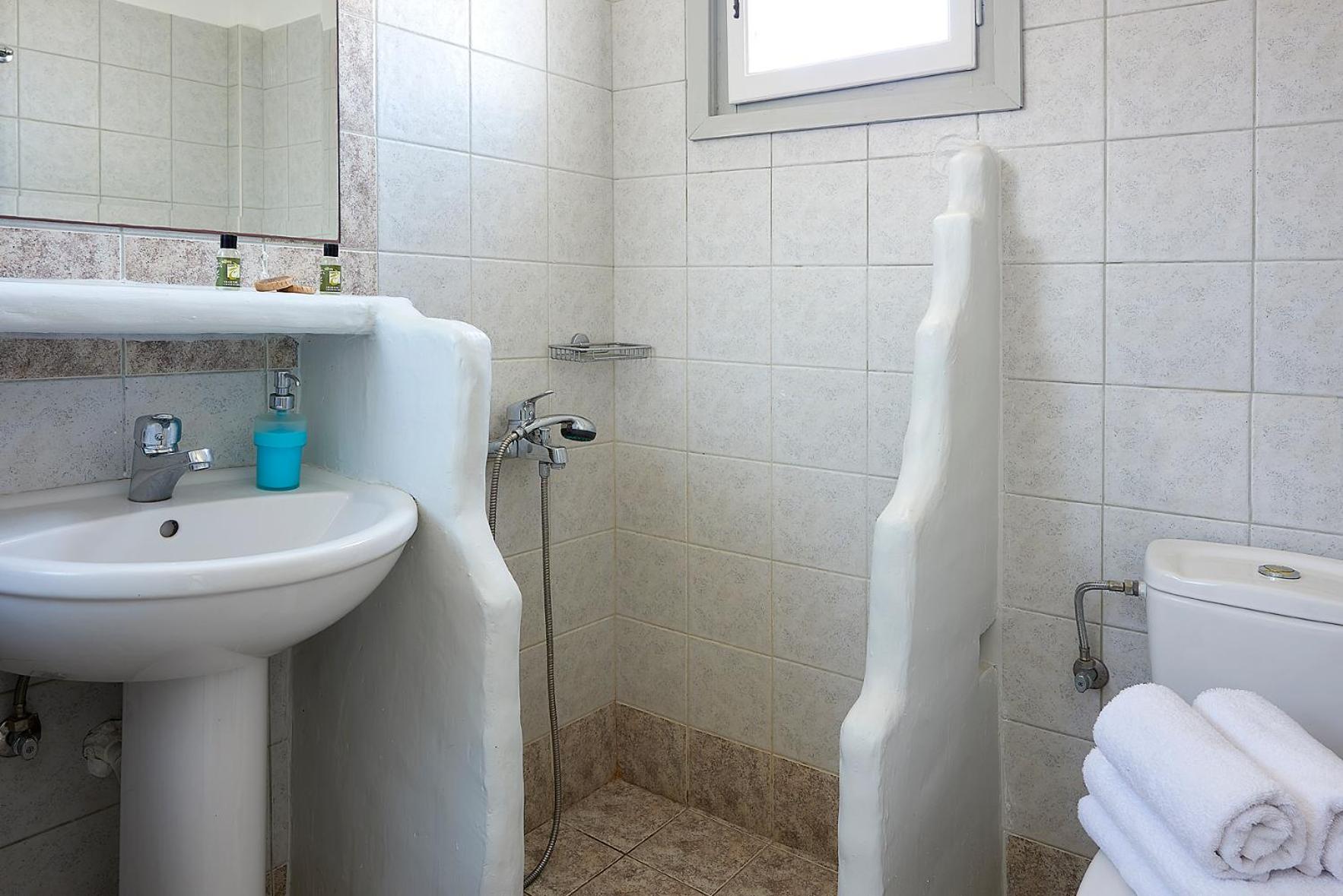 Milos Hotel - Photo 33