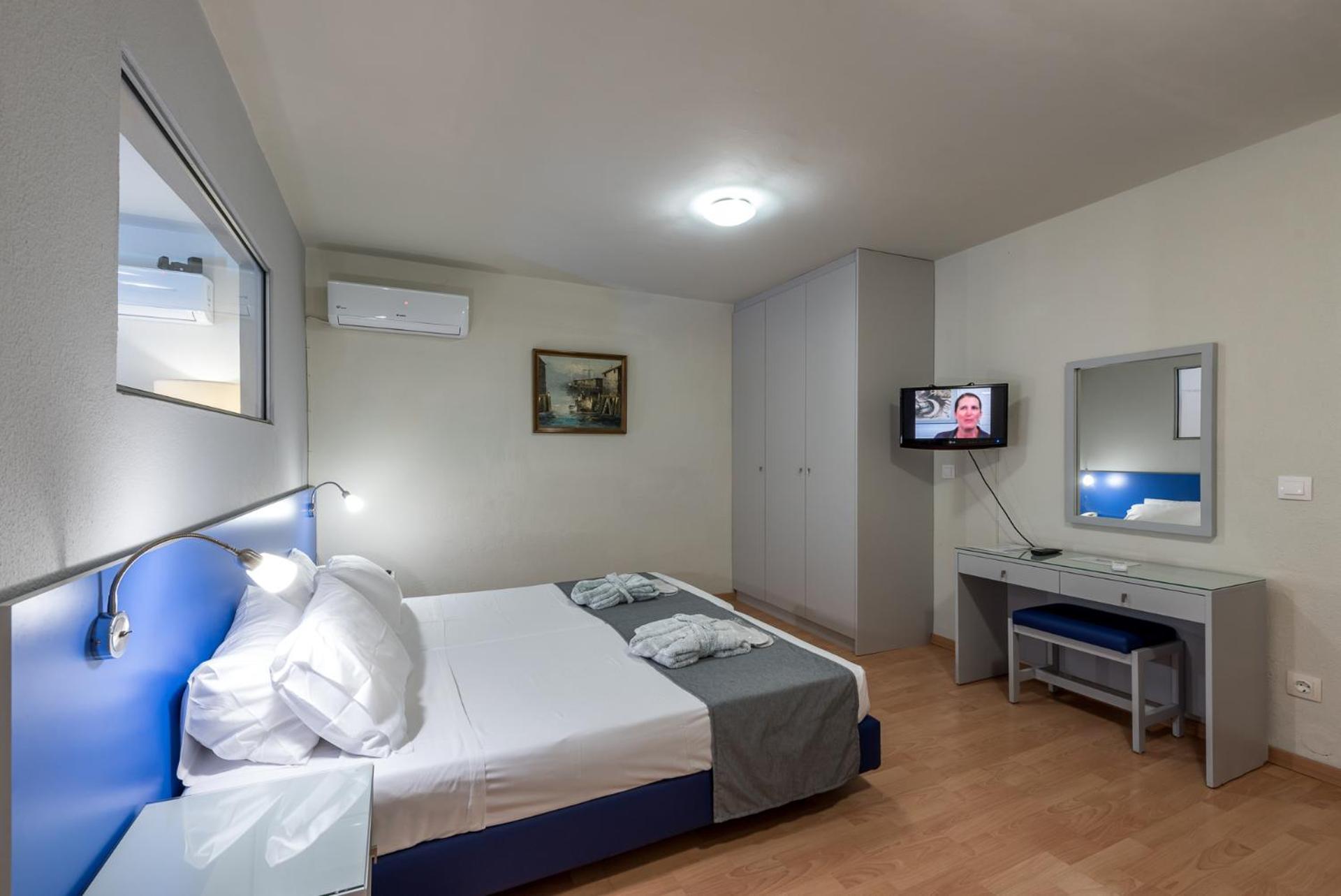 One-Bedroom Apartment Ground Floor (1-3 Adults)
