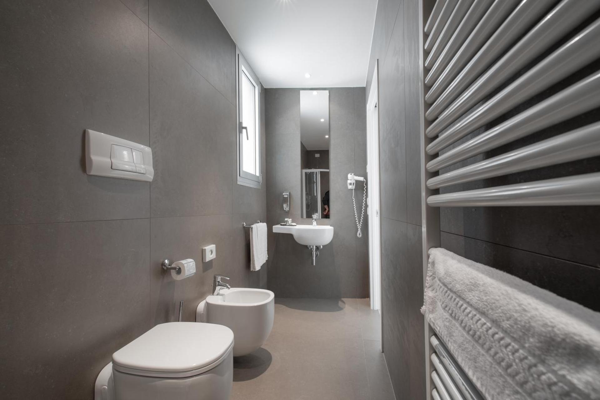 Two Connecting Rooms with Sea View