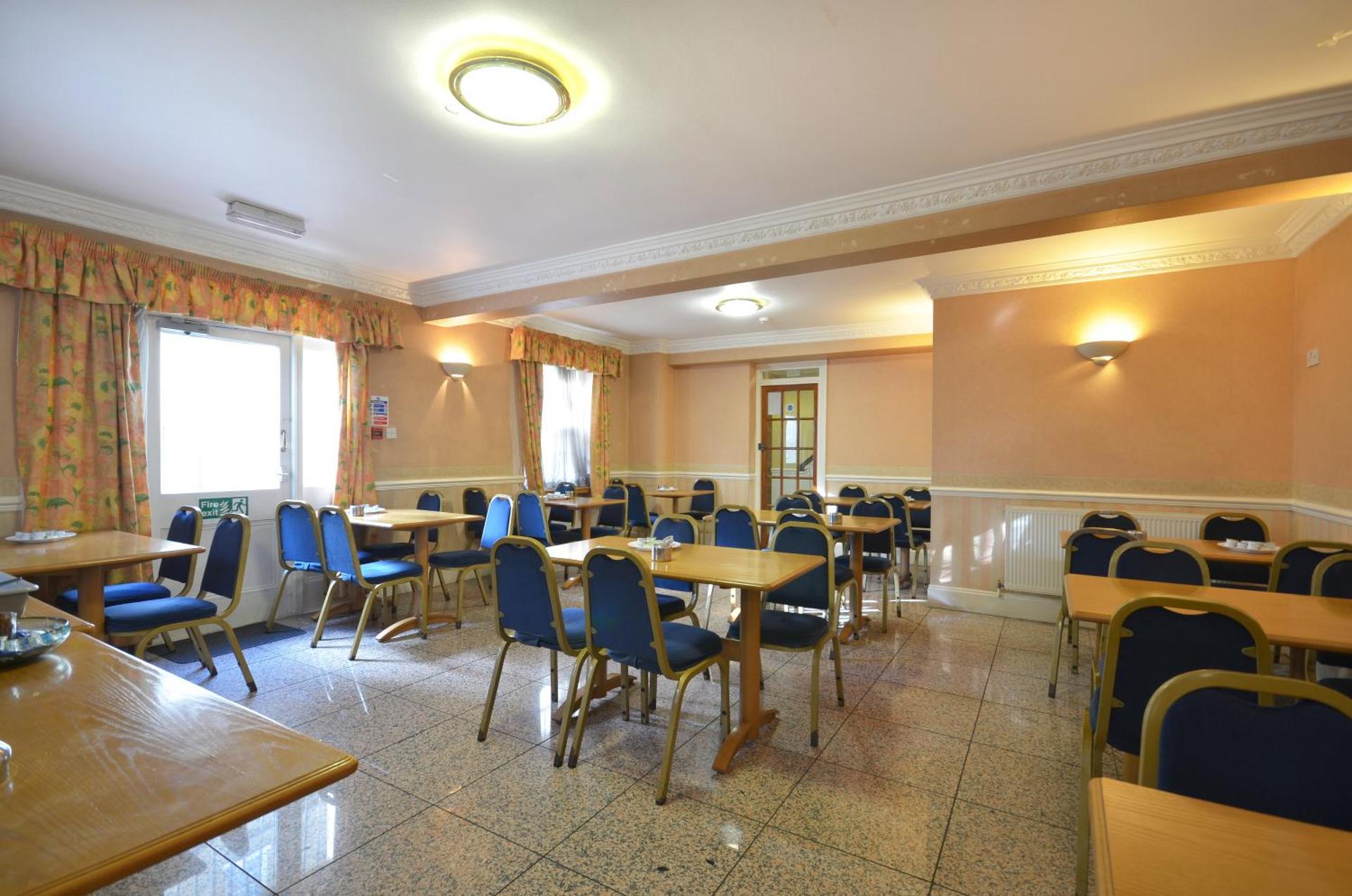 White House Hotel - Photo 13