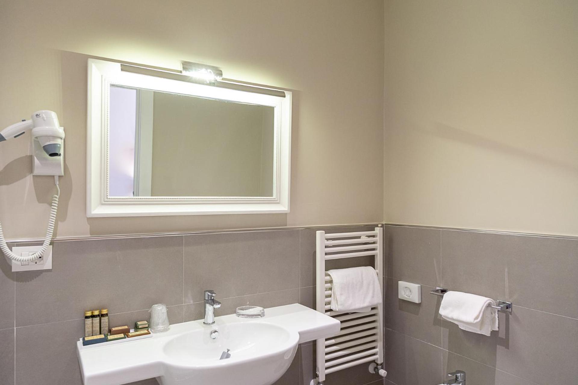 Hotel Lido - Photo 10