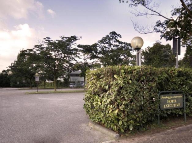 Hotel Executive Meeting & Events - Photo 15