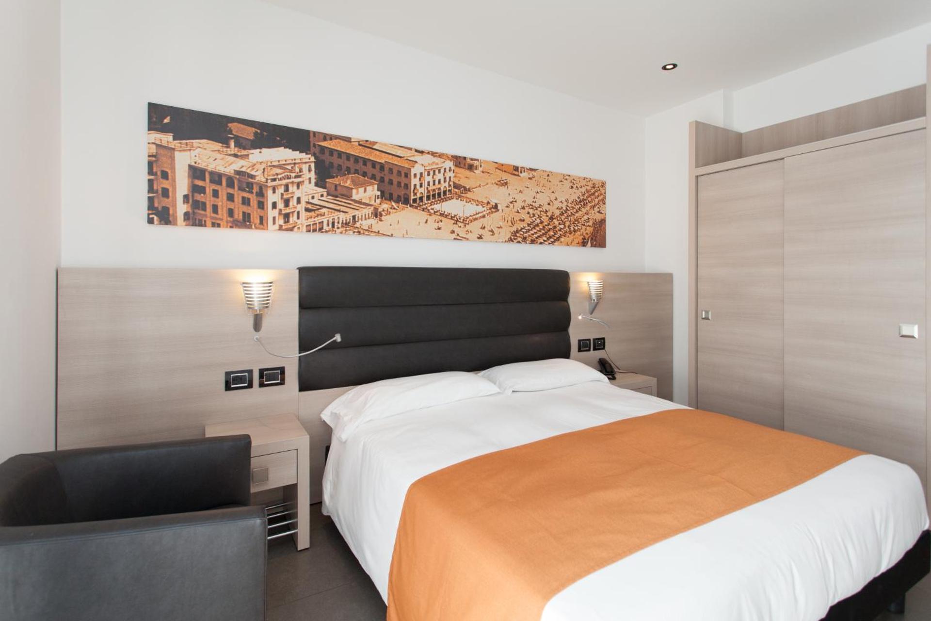 Hotel Adlon - Photo 2