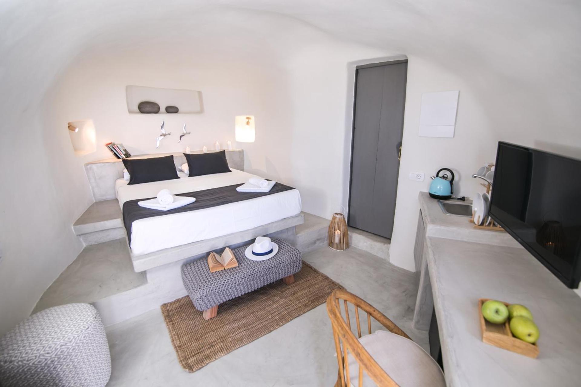 Studio Apartment Thirameni with Sea View