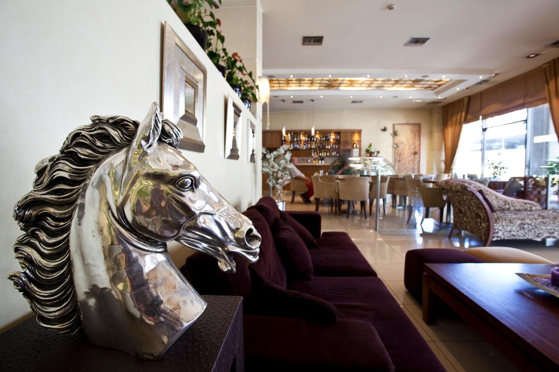 Crystal City Hotel - Photo 29