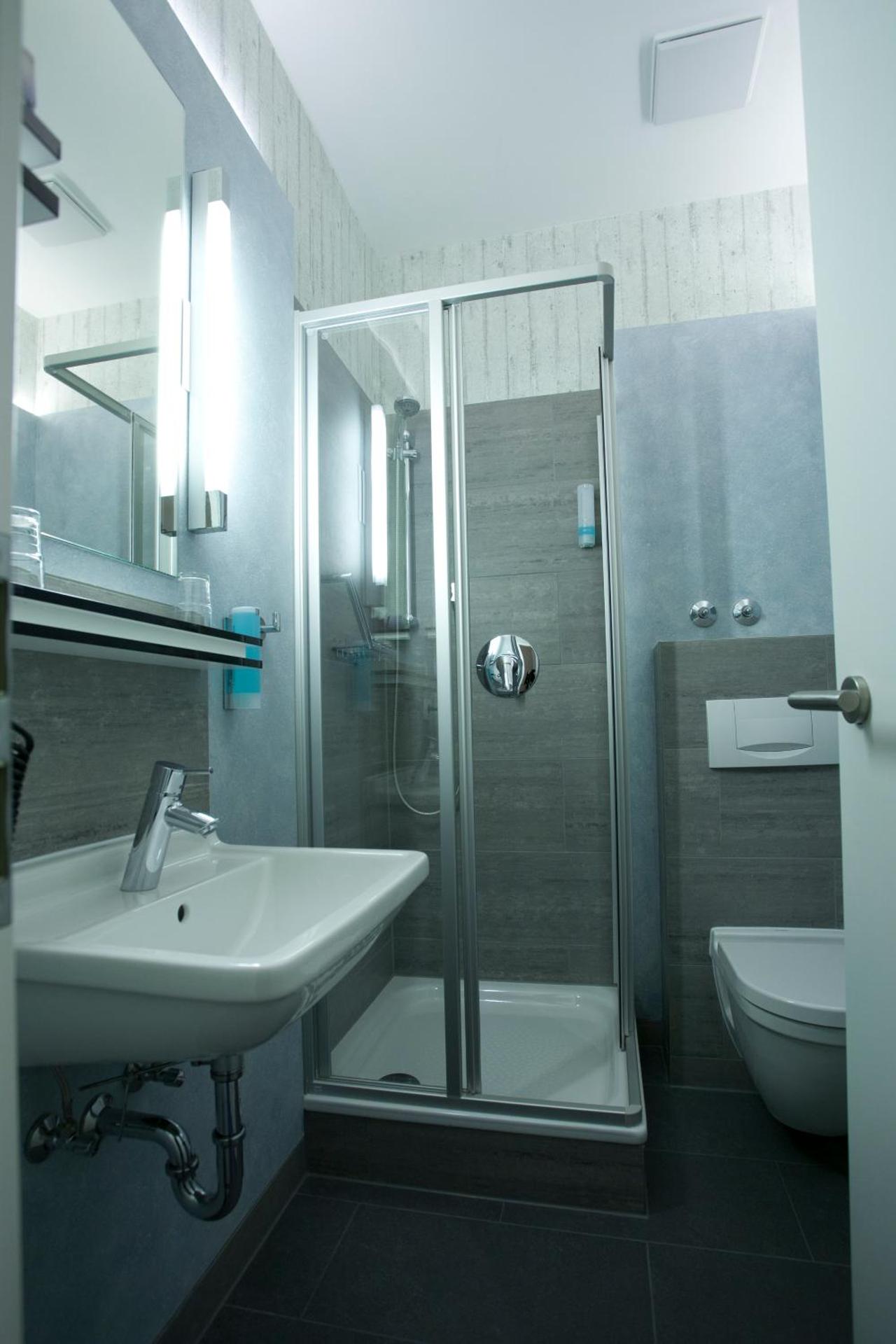 Hotel Cristall - Frankfurt City - Photo 14