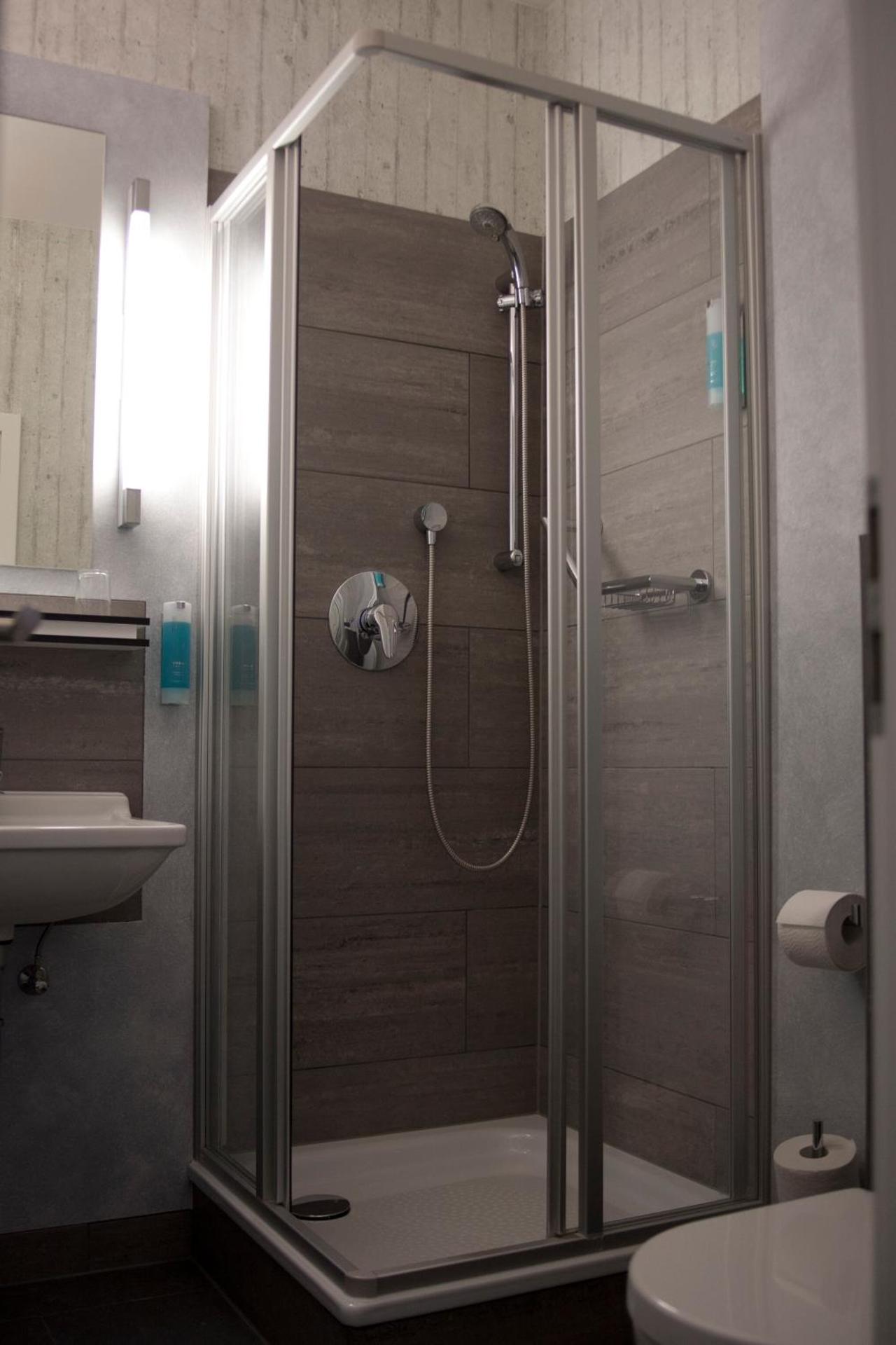 Hotel Cristall - Frankfurt City - Photo 15