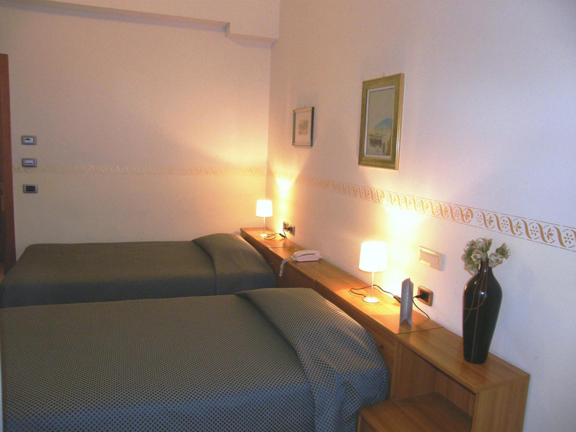 Hotel Serena - Photo 31