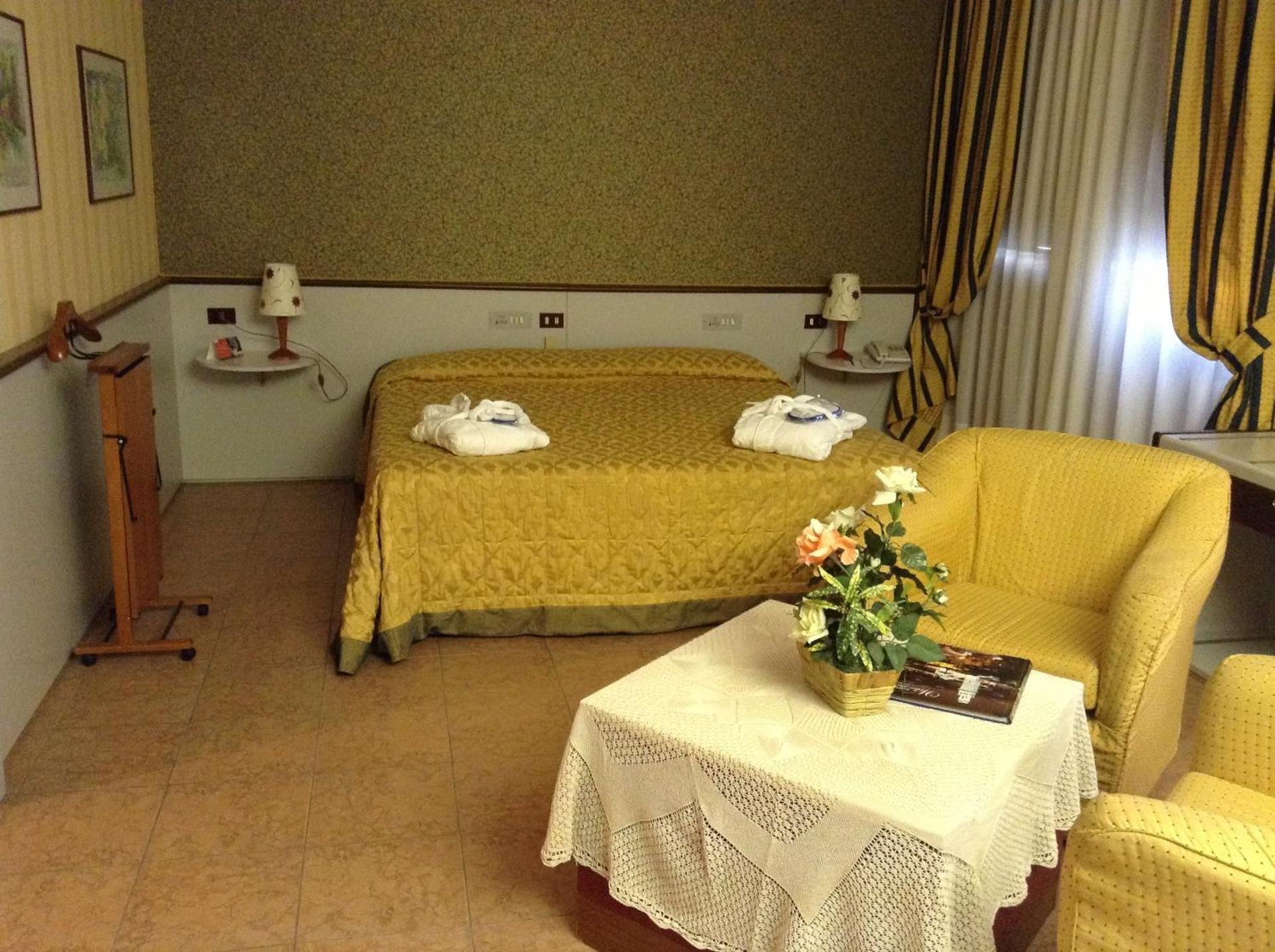 Hotel Maxim - Photo 16