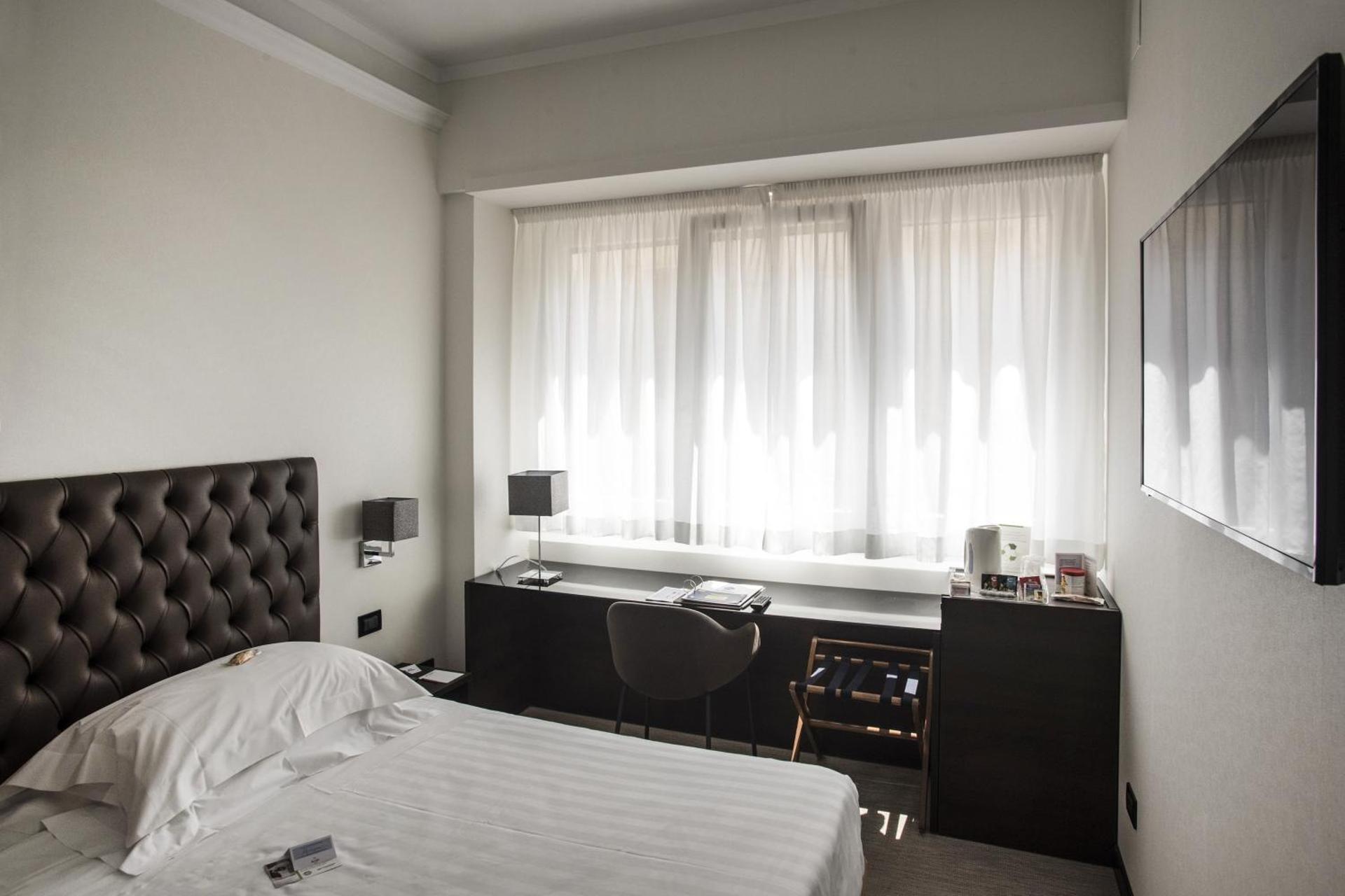 Hotel Plaza - Photo 3