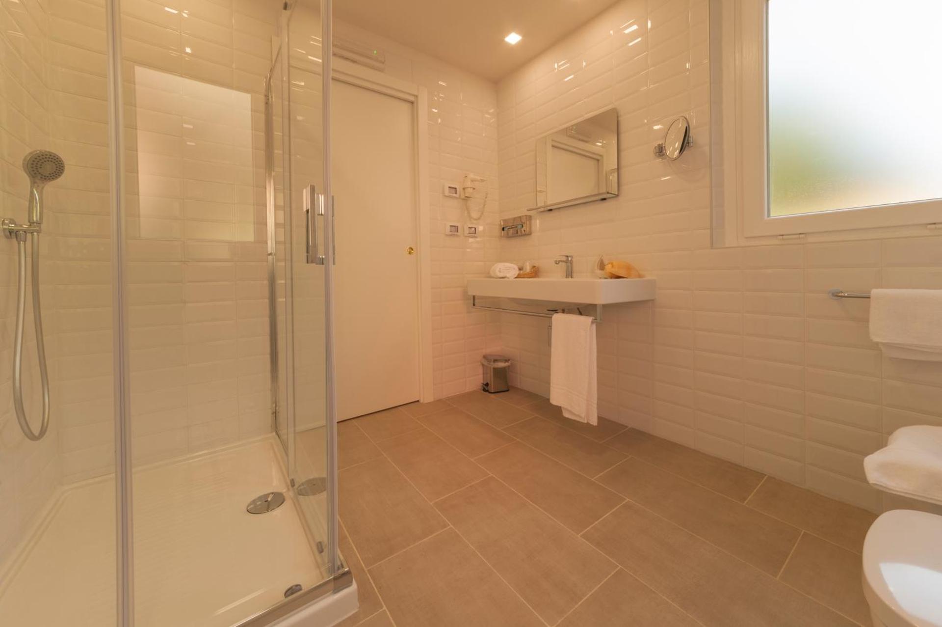 Summit Hotel - Photo 74