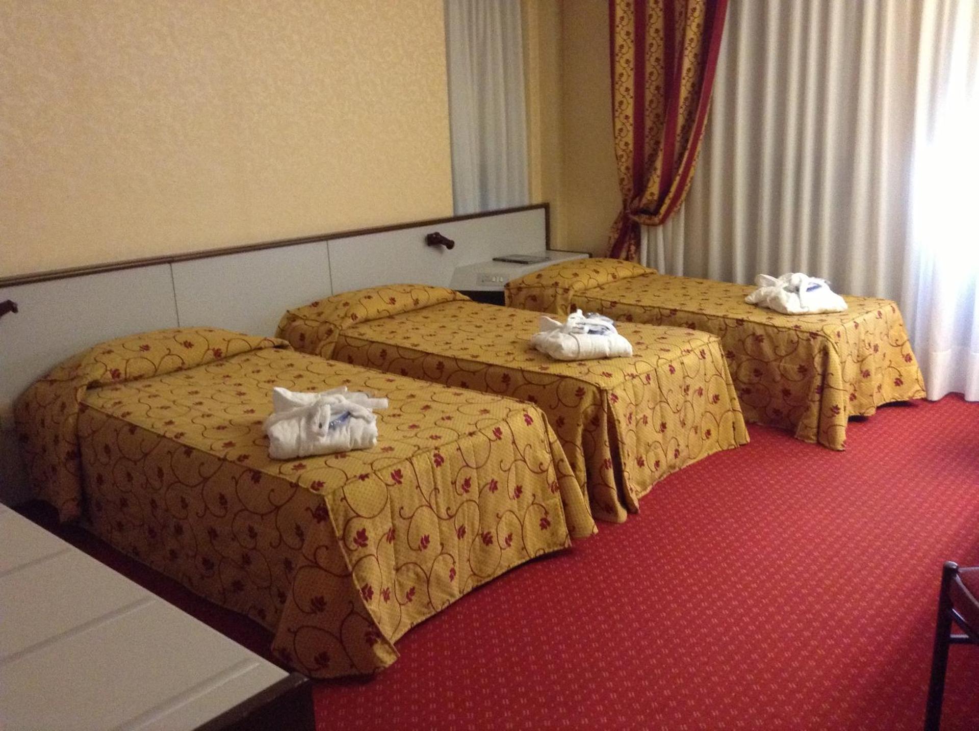 Hotel Maxim - Photo 59