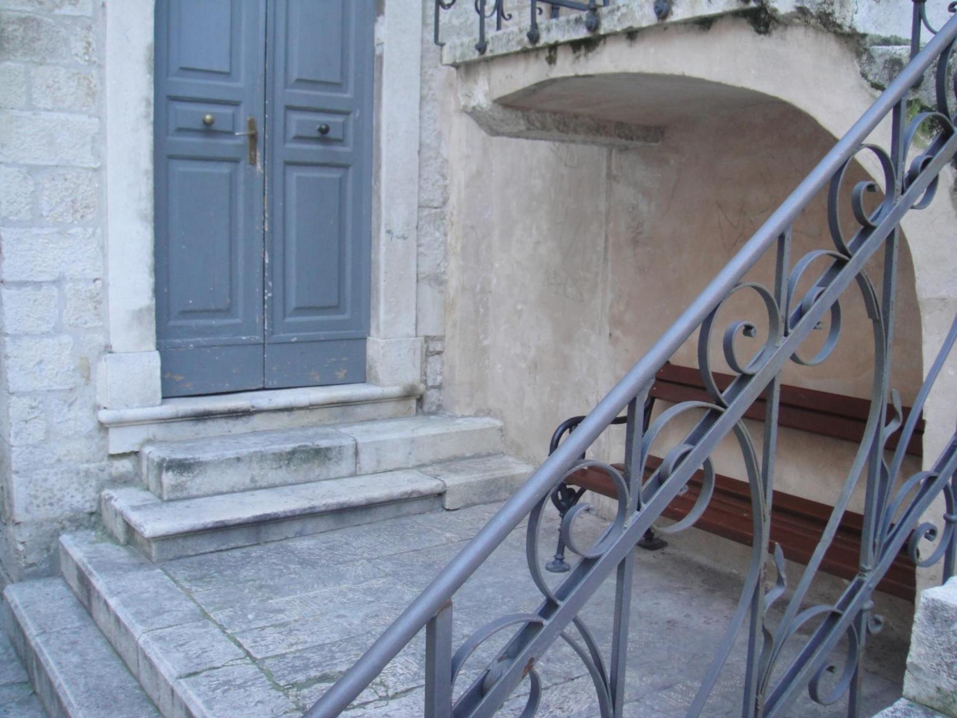 Old Town Suites - Photo 11