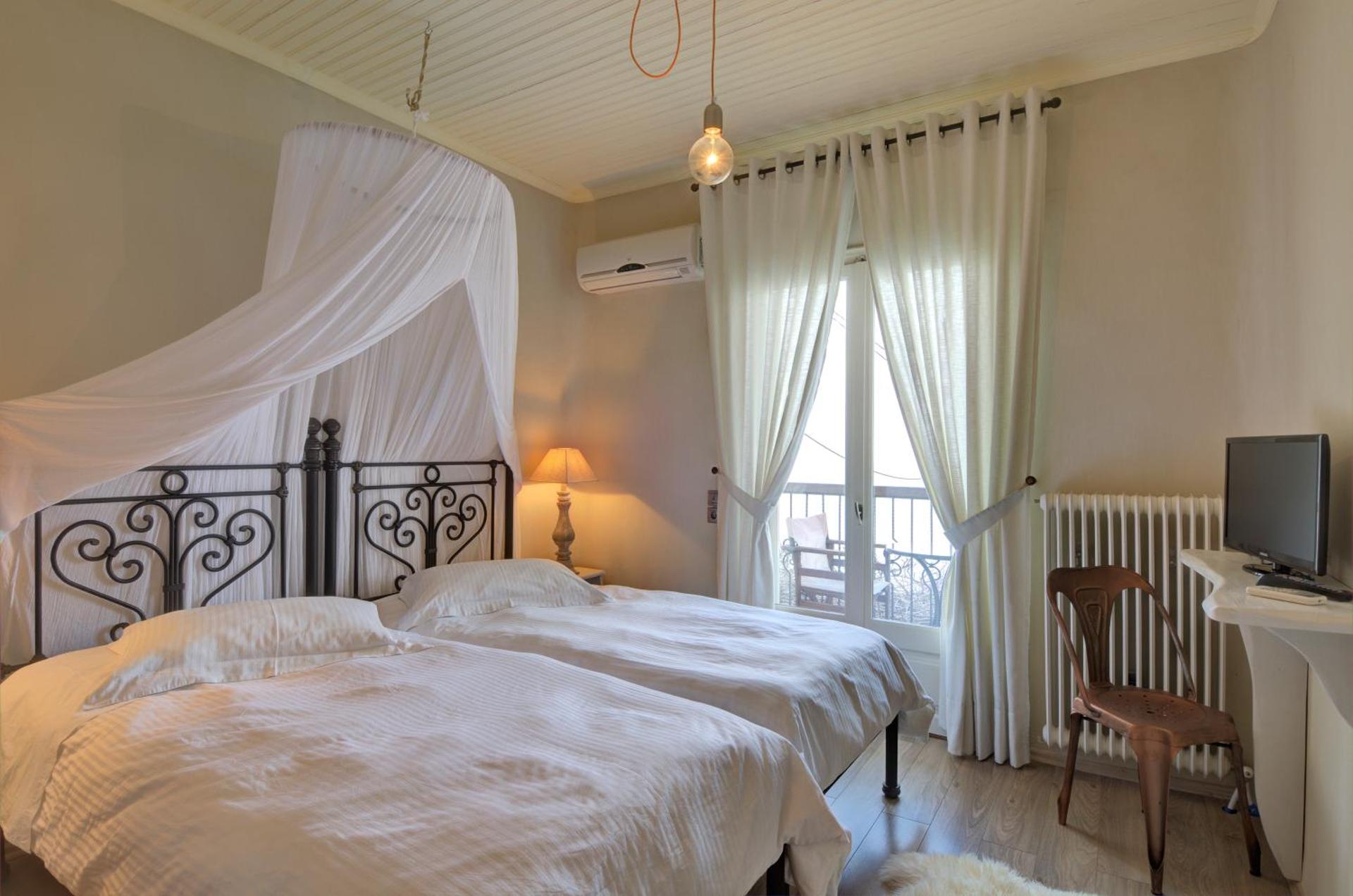 Family Two-Bedroom Apartment with View - Photo 4