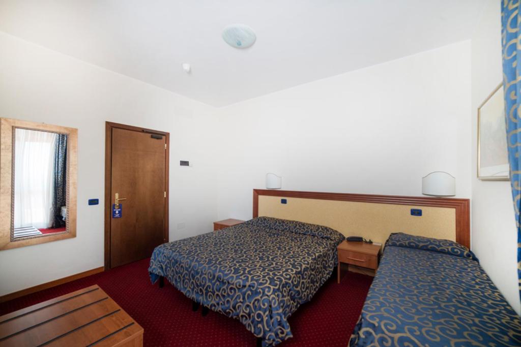 Hotel Italia & Lombardi - Photo 73