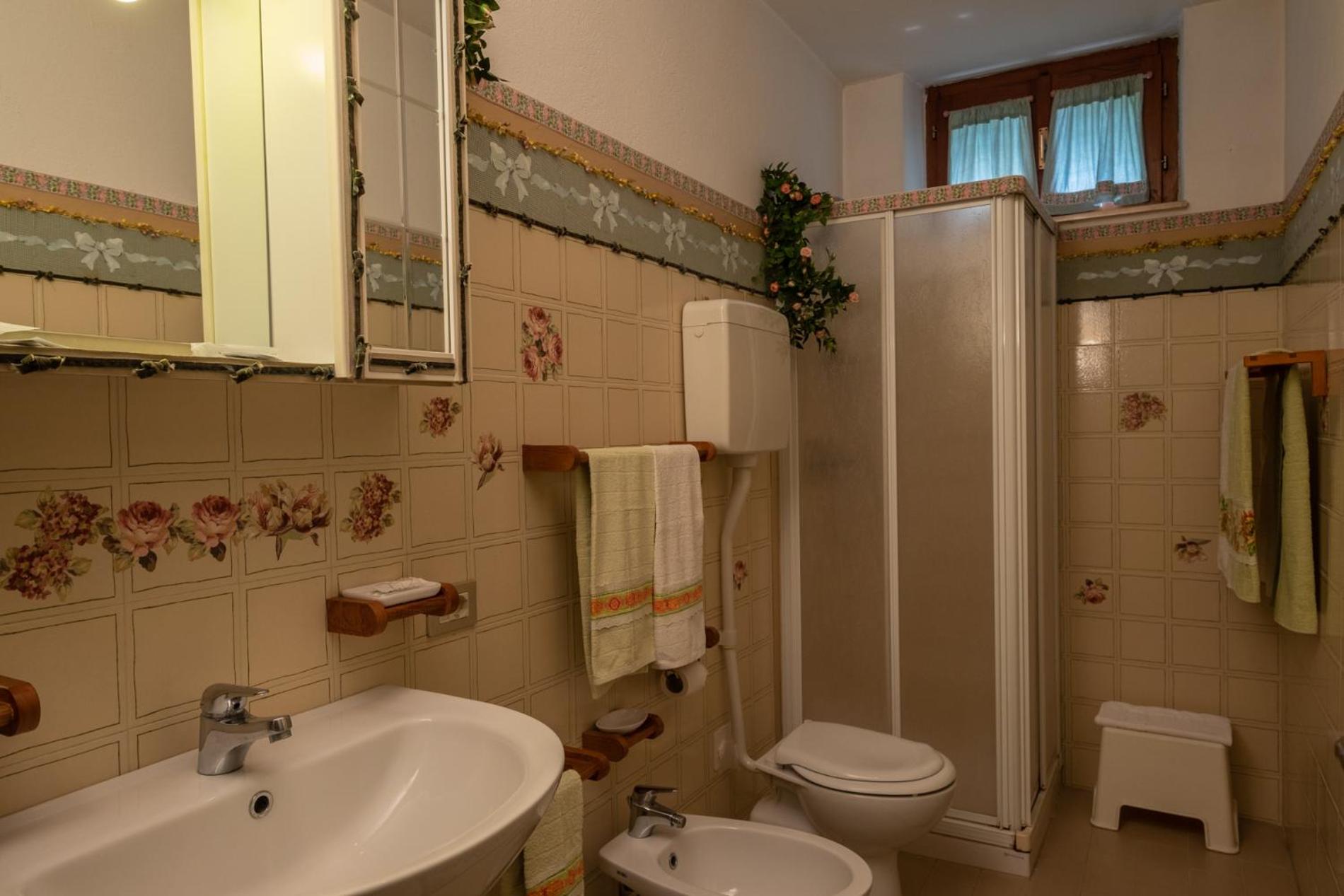 Double Room - Photo 4