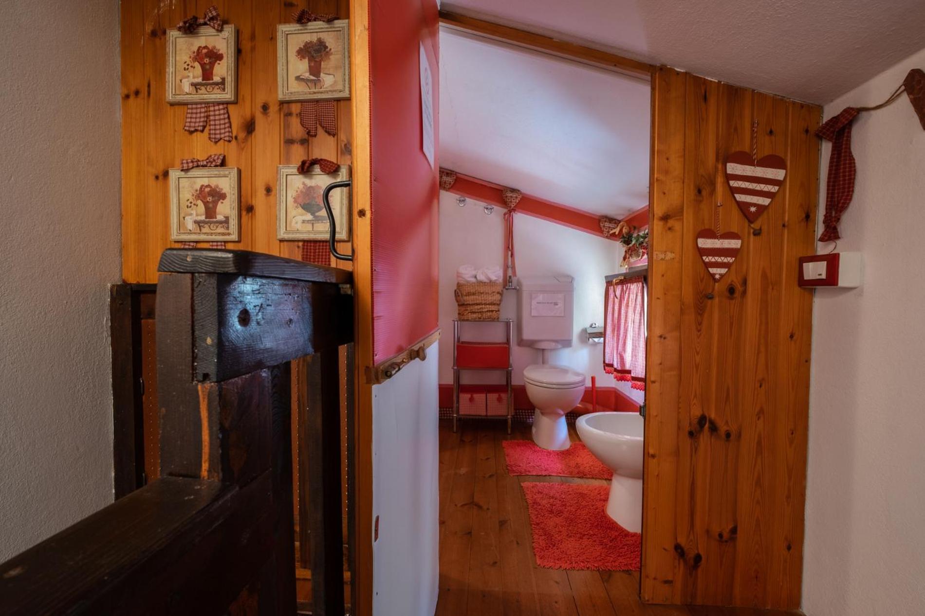 Double or Twin Room - Photo 4