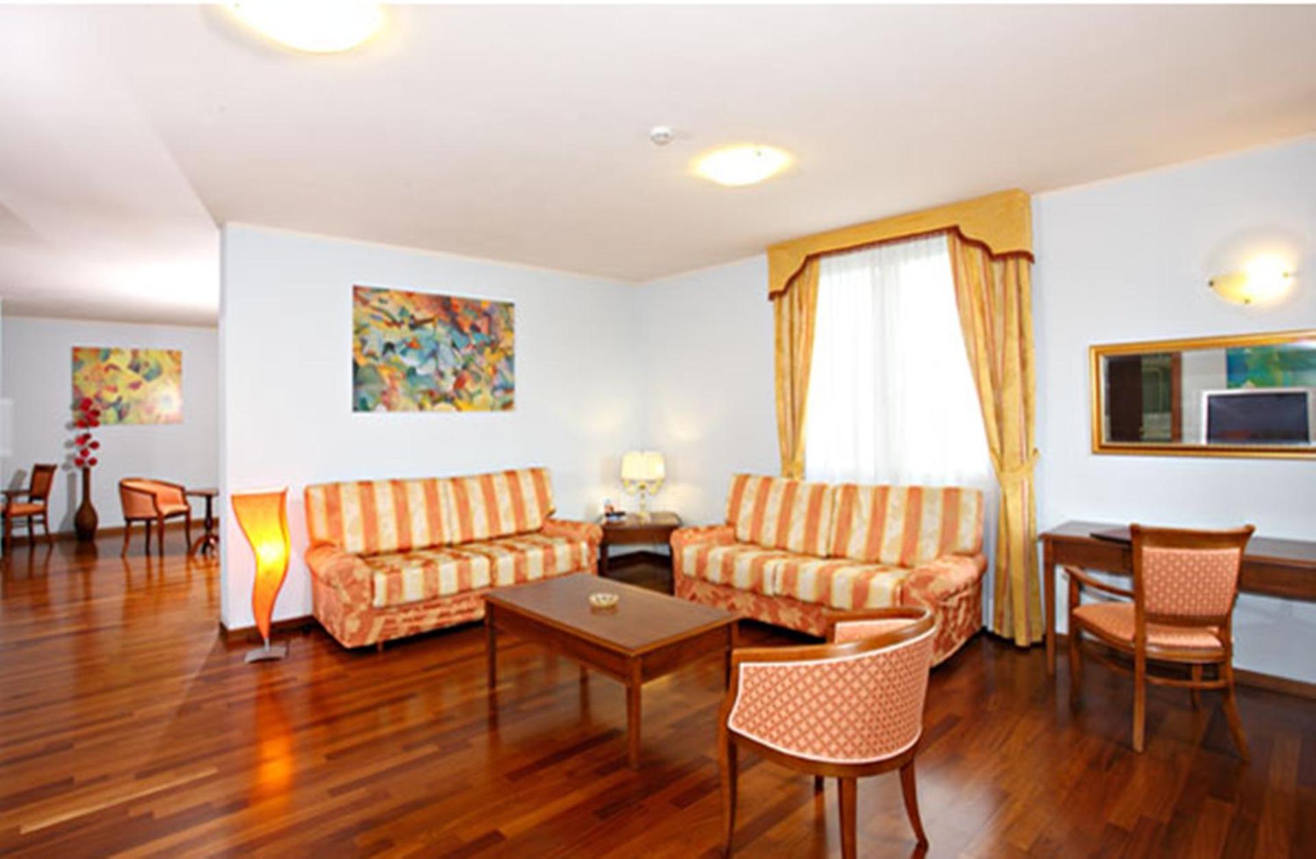 Hotel Gabarda - Photo 15