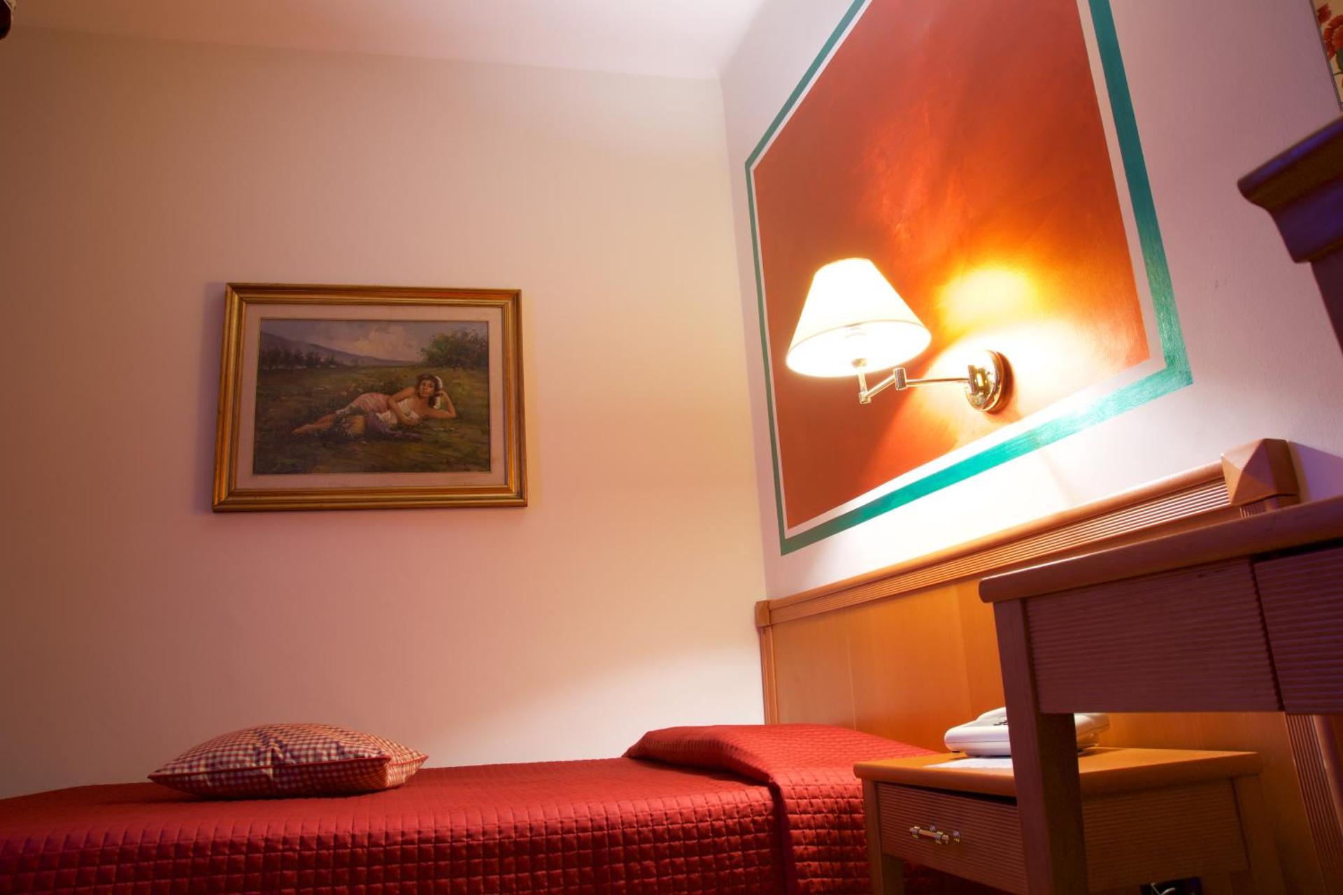 Hotel La Luna - Photo 7