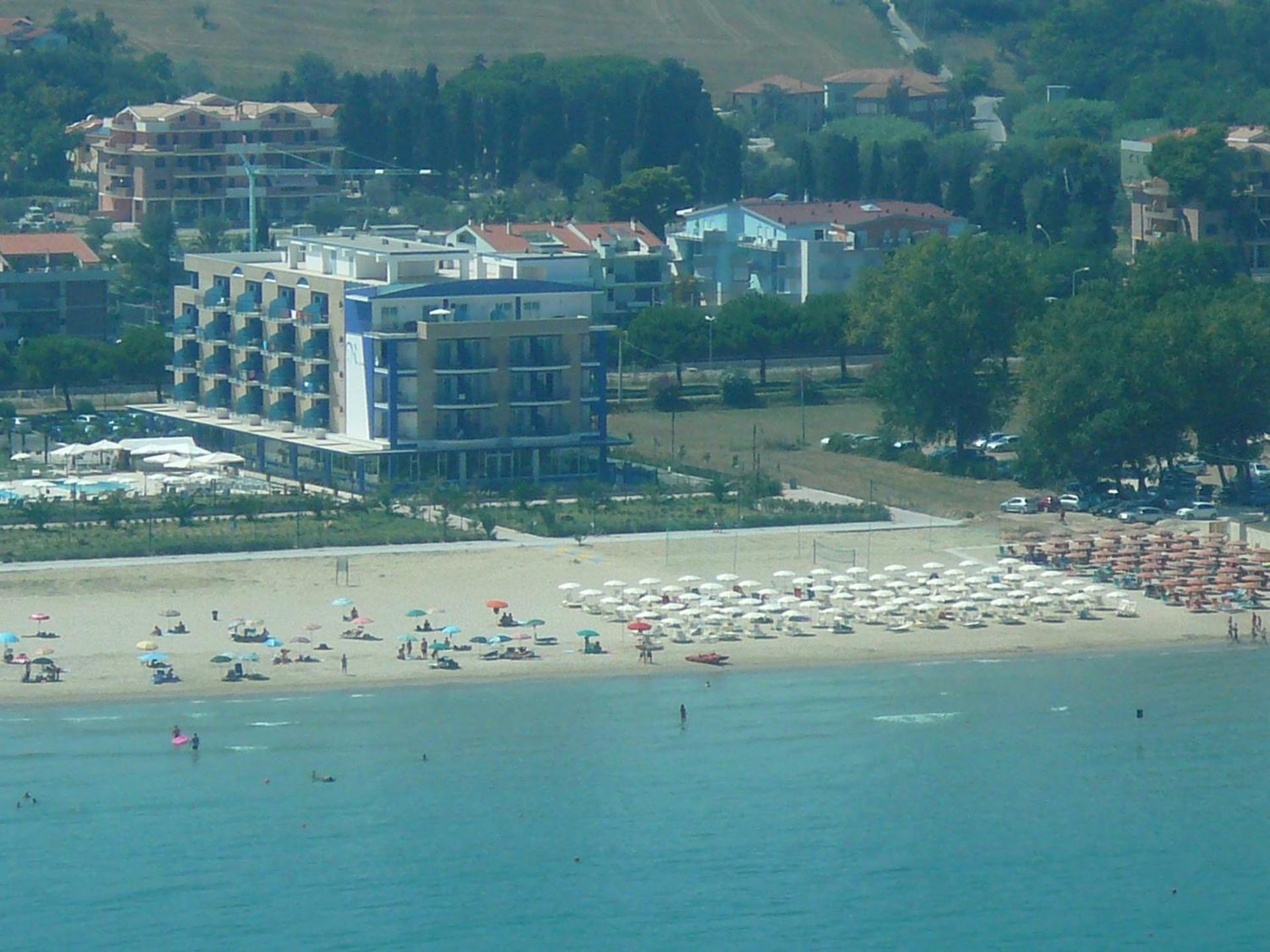 Roses Hotel - Photo 29