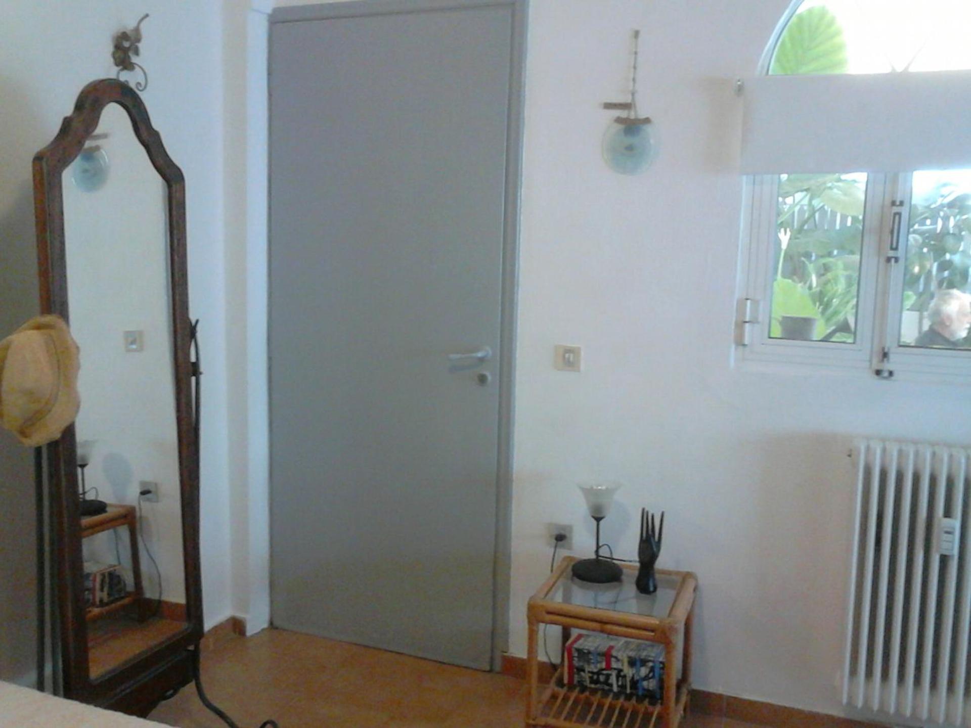 Roof-top garden apartment really well located in Athens - Photo 16