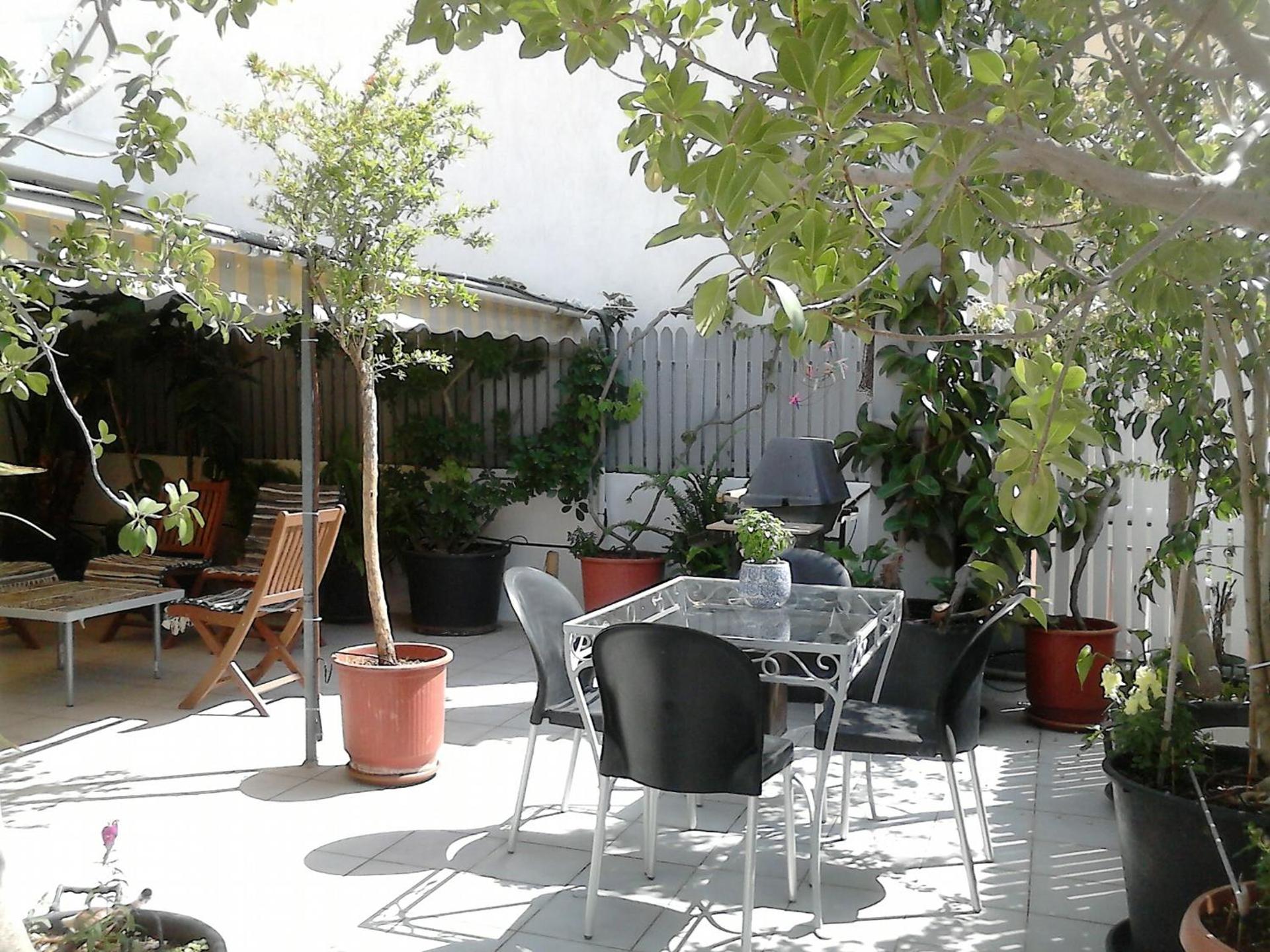 Roof-top garden apartment really well located in Athens - Photo 34