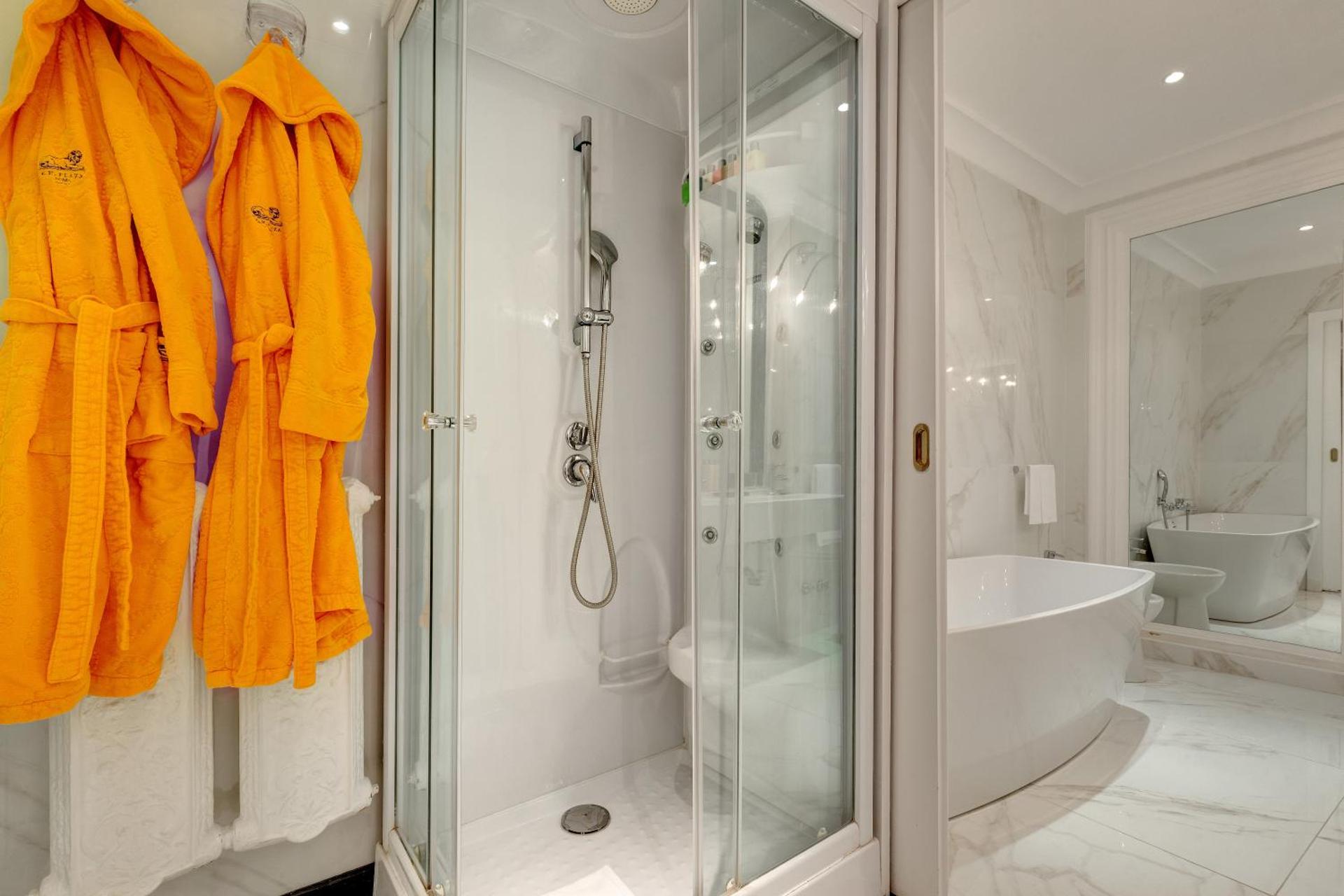 Grand Hotel Plaza - Photo 26