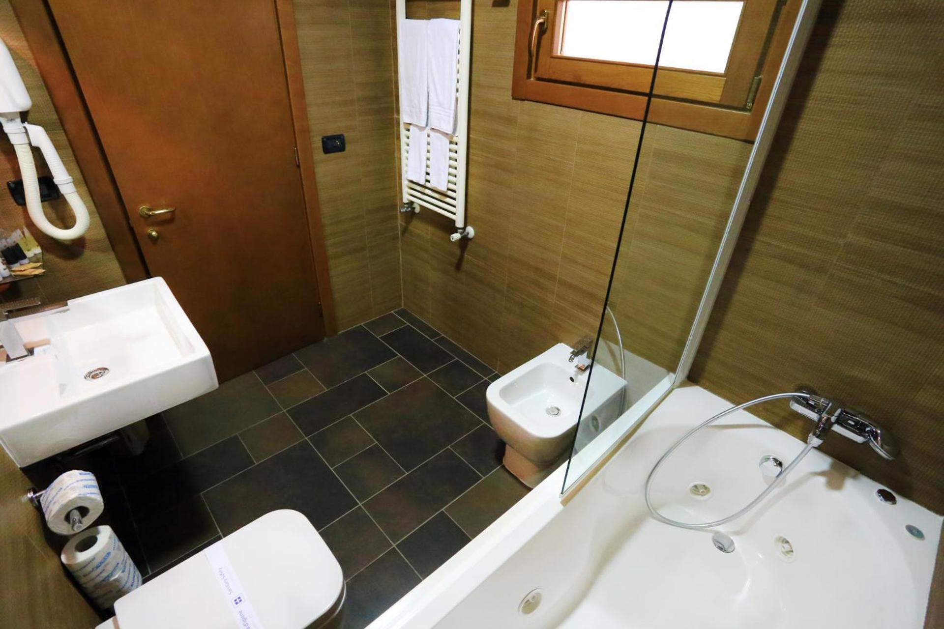 Hotel L'Aquila - Photo 38