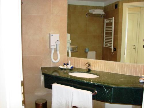 Cefalù Sea Palace - Photo 9